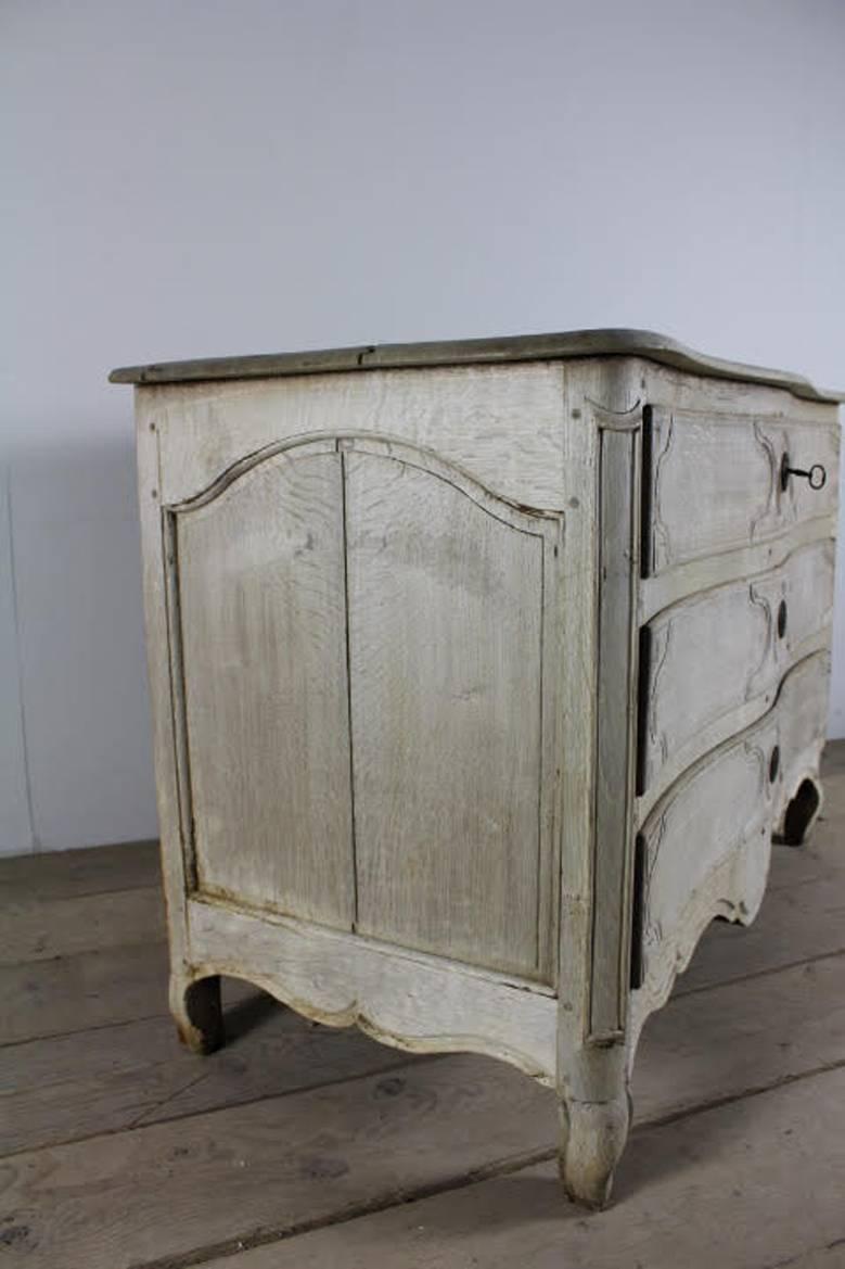 18th Century French Louis XV Style Bleached Oak Serpentine Chest In Excellent Condition In Wichita, KS