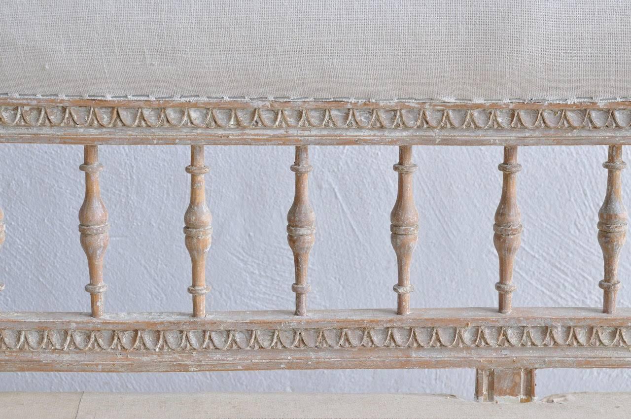 Swedish Period Gustavian Lindome Sofa Bench in Original Paint, 18th Century In Excellent Condition In Wichita, KS