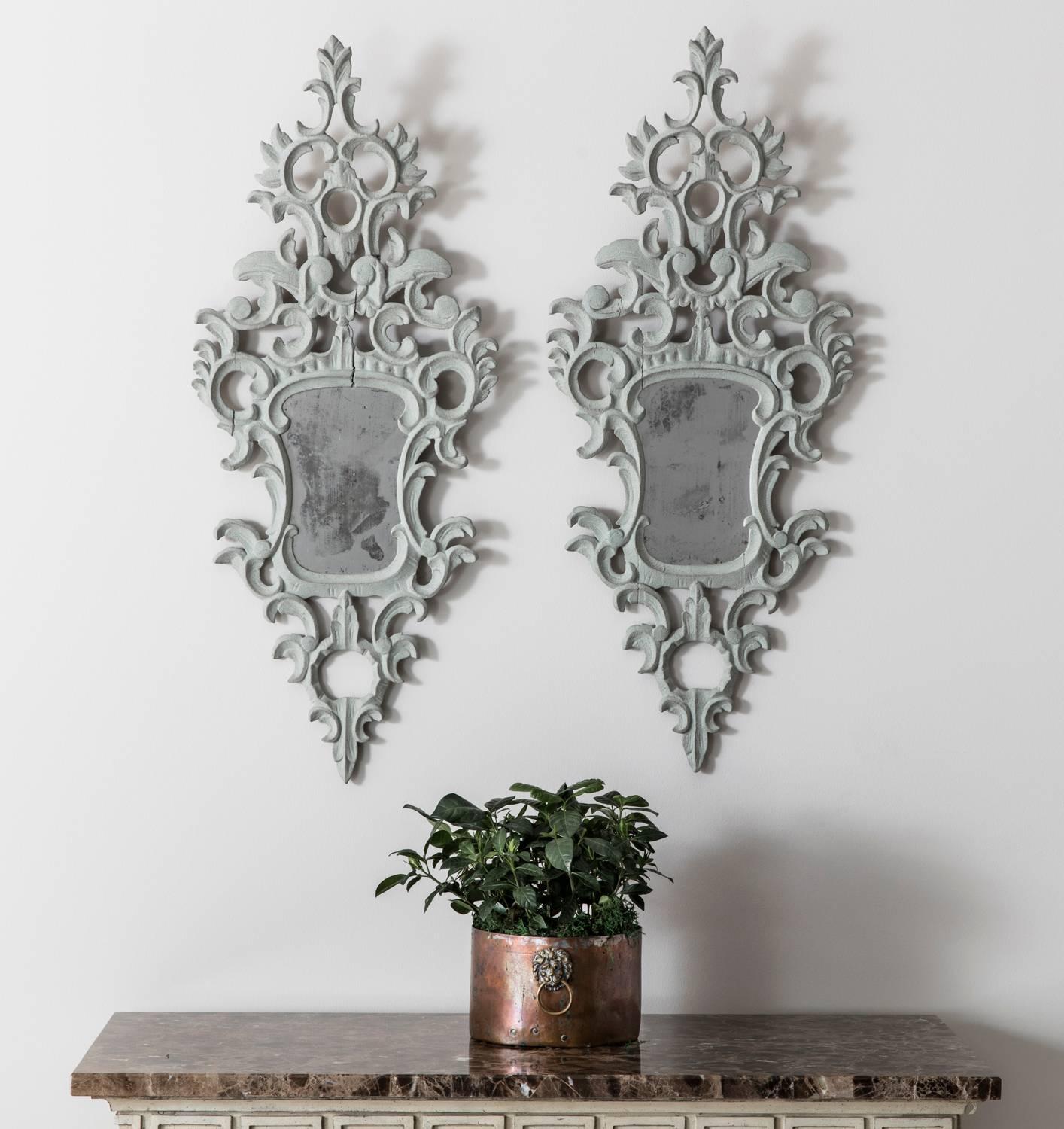 19th Century Pair of Venetian Mirrors Appliqués with Original Mirror Plate   For Sale 3