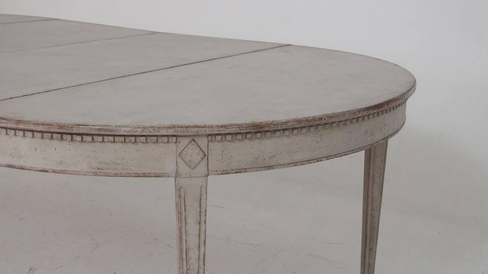 Swedish Extension Dining Table in the Gustavian Style In Excellent Condition In Wichita, KS