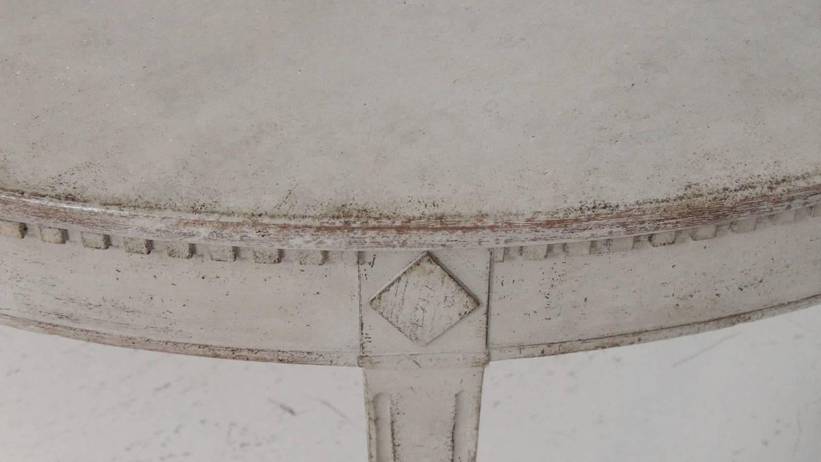 20th Century Swedish Extension Dining Table in the Gustavian Style