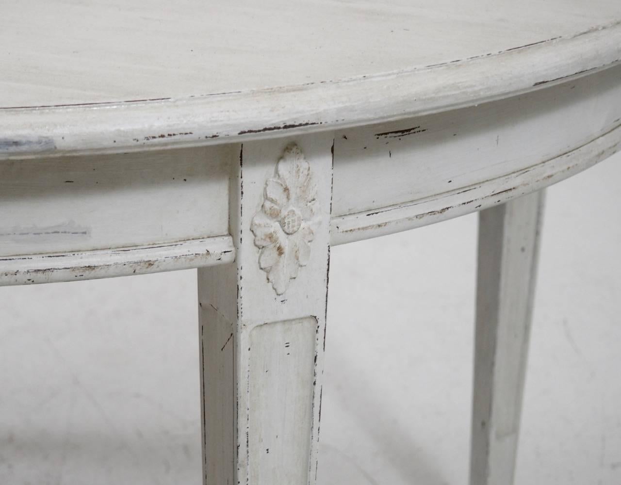 Hand-Crafted Swedish Gustavian Style Three-Leaf Extension Dining Table