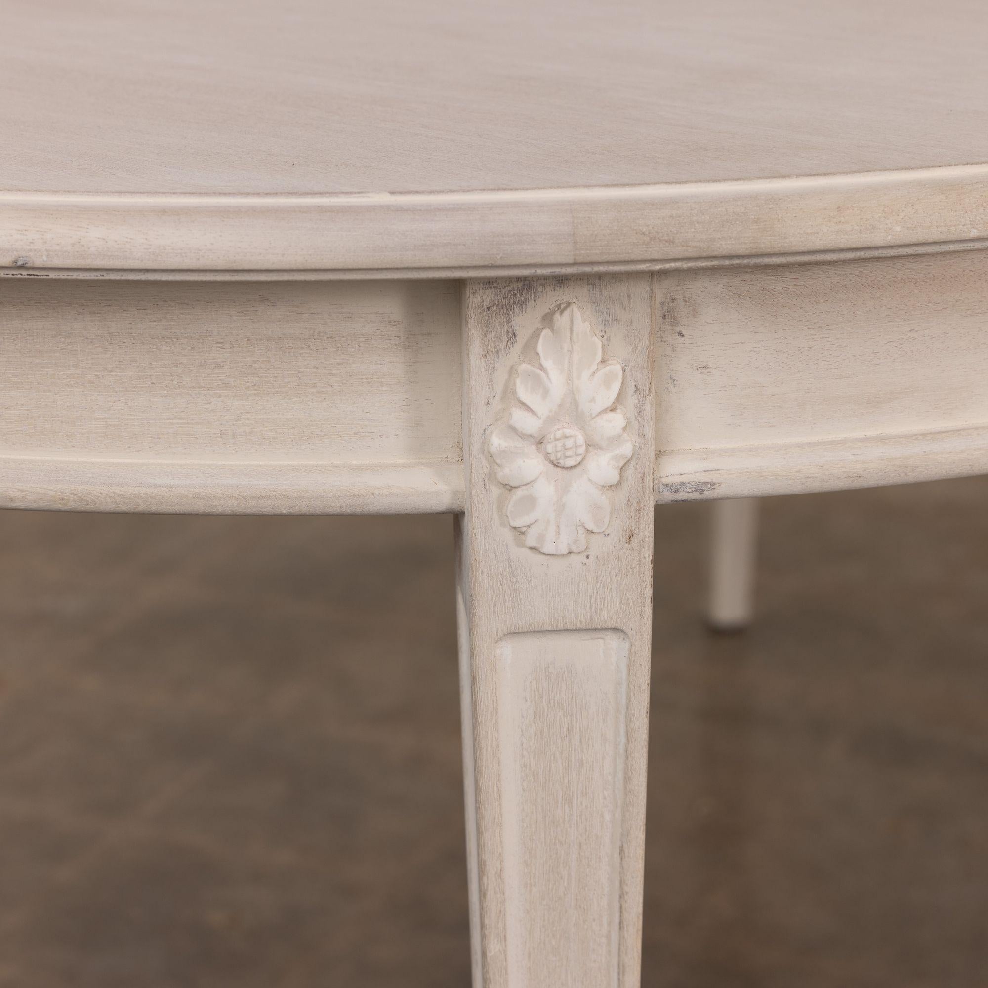 19th c. Swedish Gustavian Bleached and Glazed Extension Table with Three Leaves 4