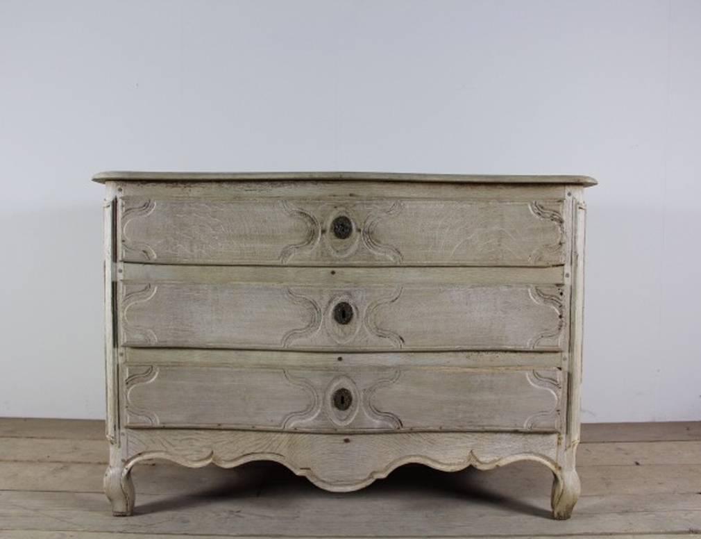 18th Century French Louis XV Style Bleached Oak Serpentine Chest 2