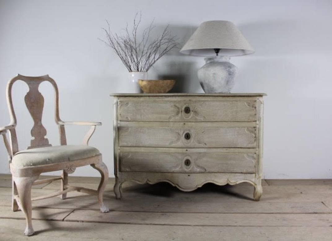 18th Century French Louis XV Style Bleached Oak Serpentine Chest 3