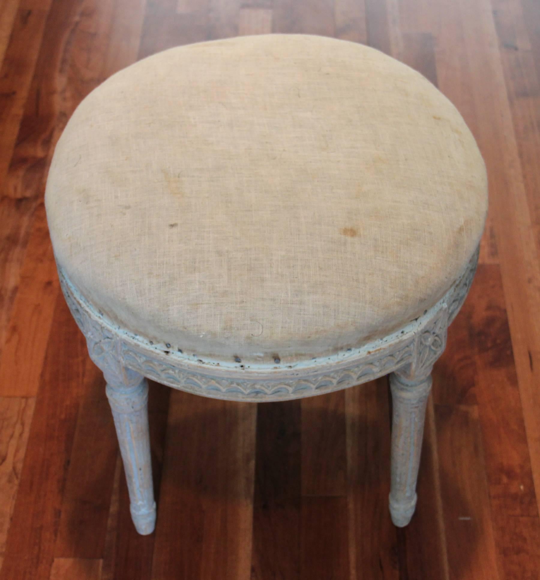 Swedish Early Gustavian Round Stool in Original Paint, 18th Century Antique In Excellent Condition In Wichita, KS