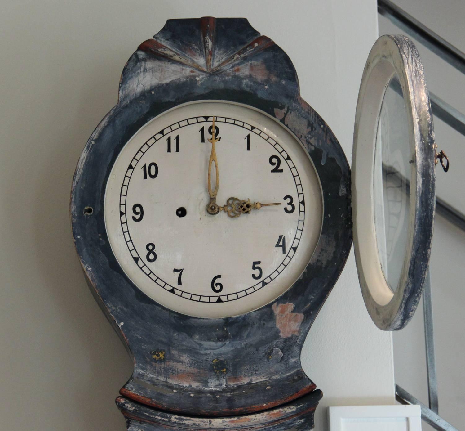 Hand-Painted 19th Century Swedish Gustavian Mora Working Tall Case Clock in Original Paint