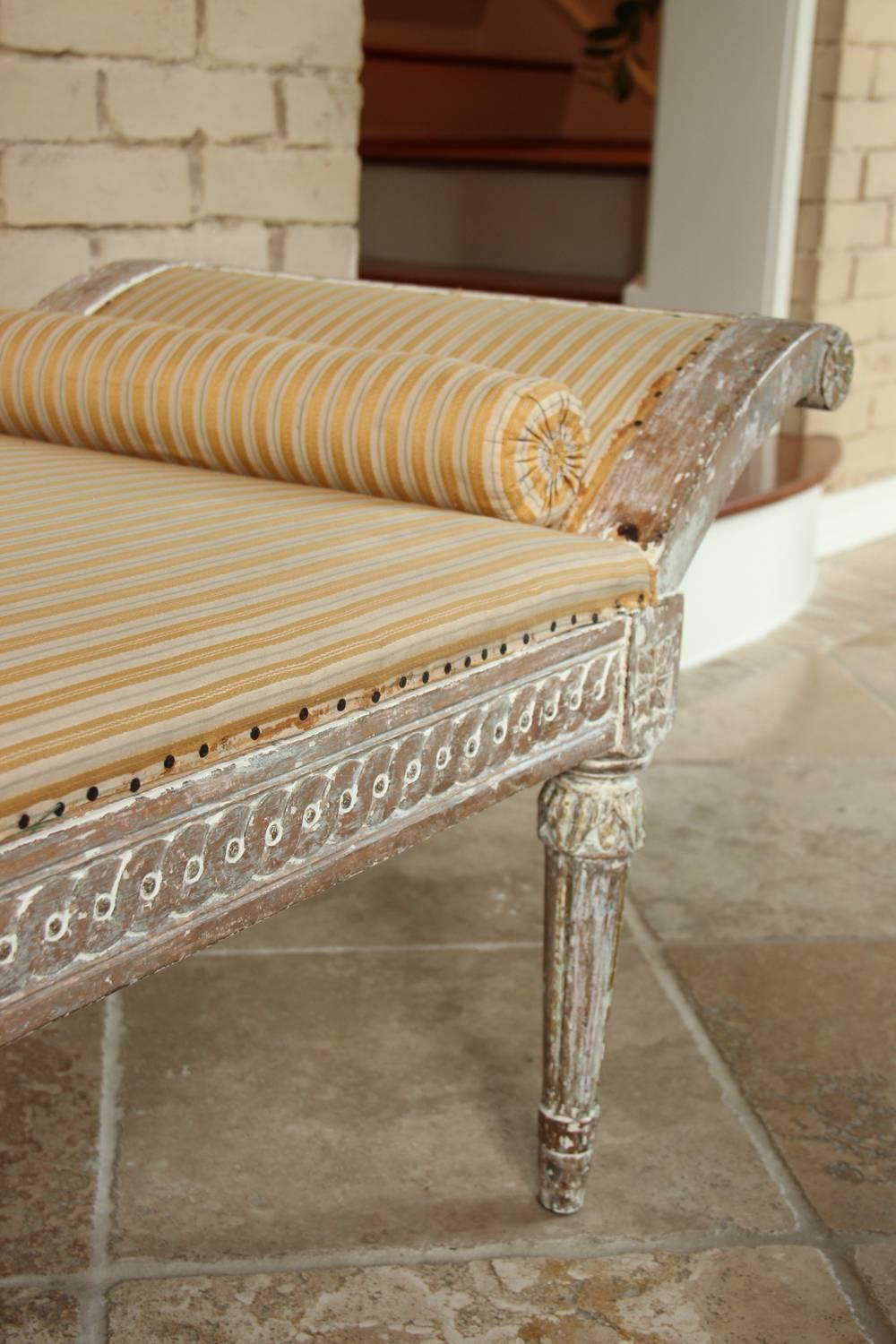 A rare Swedish Gustavian reclaimer or daybed, circa 1870, in original time worn patina. Three sides feature carved guilloché detail and the round, tapered legs are accented by carved rosettes and acanthus leaves. An exceptional Recamier that would