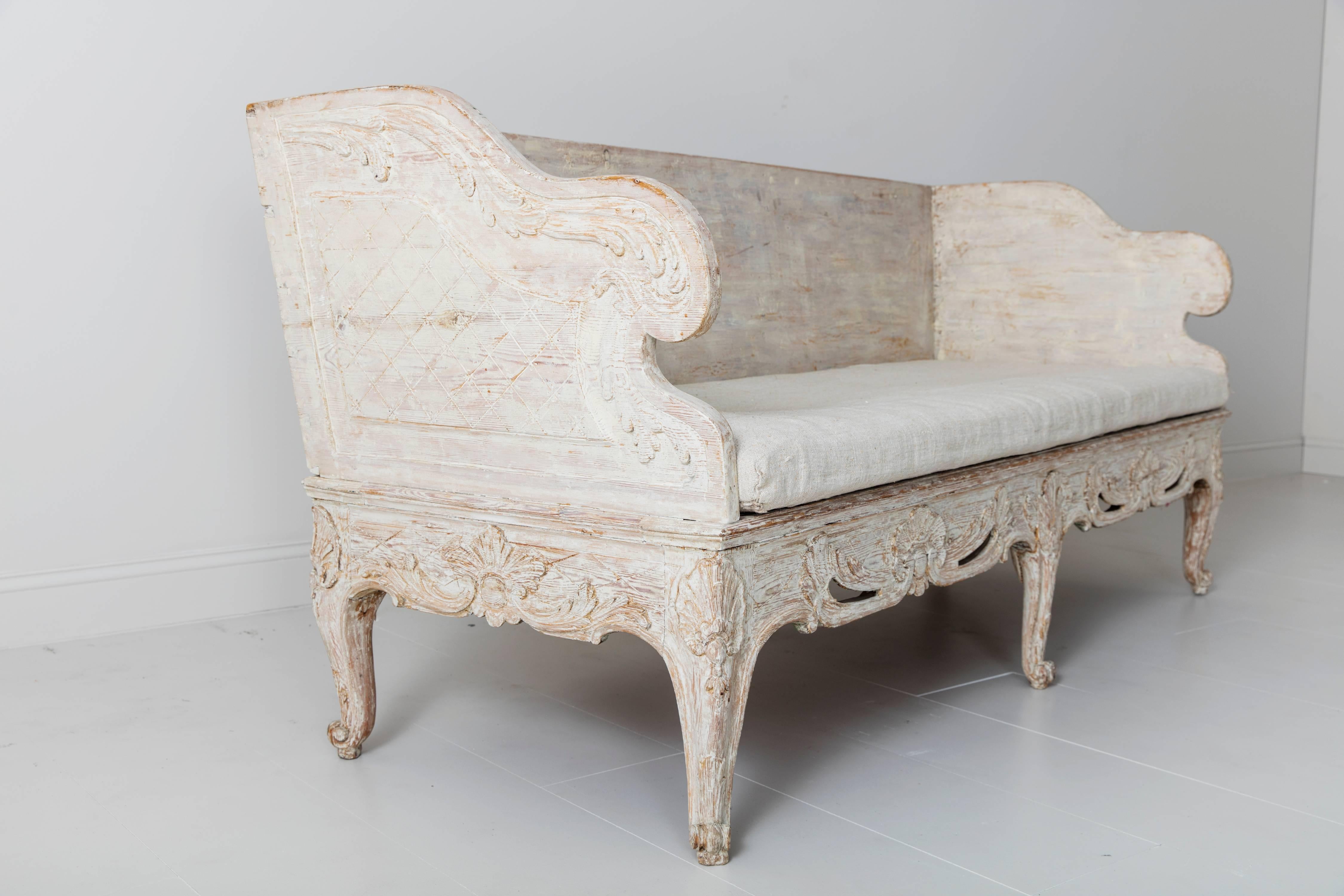 Hand-Crafted 18th Century Swedish Rococo Period Trag Sofa Bench in Original Paint For Sale