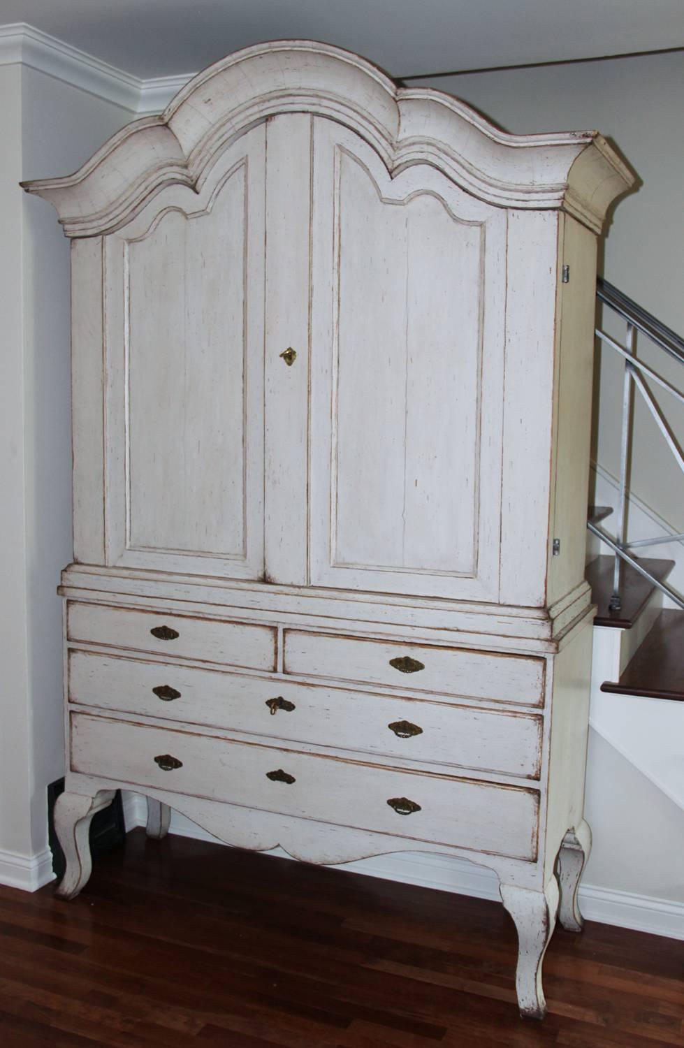 18th Century, Swedish Period Rococo Painted Linen Press Cabinet 2