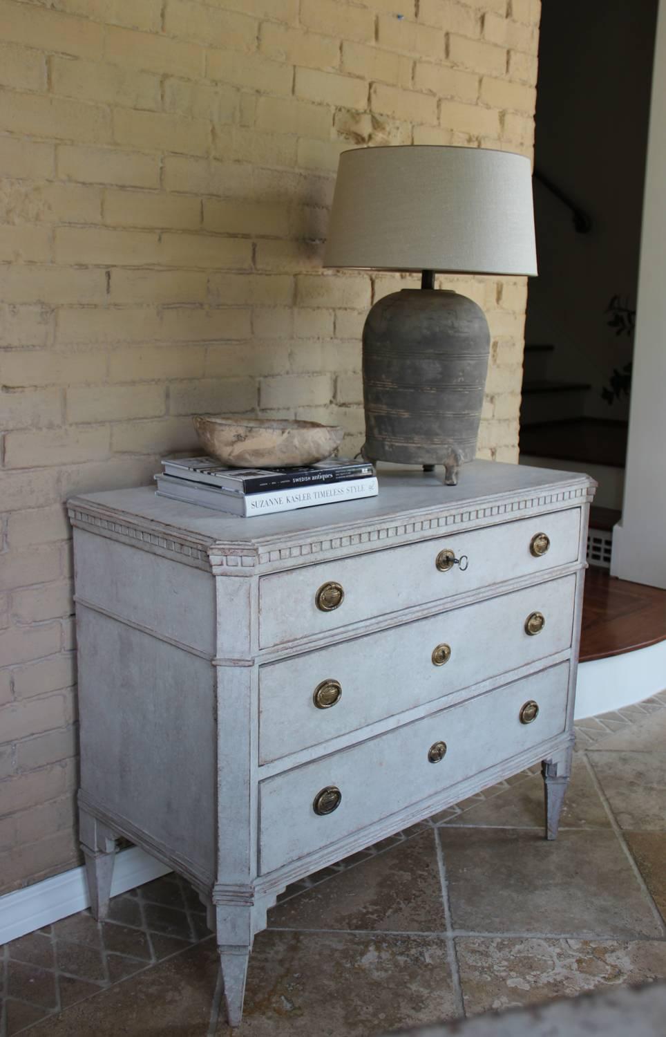 19th Century Pair of Swedish Painted Bedside Chests in the Gustavian Style 3