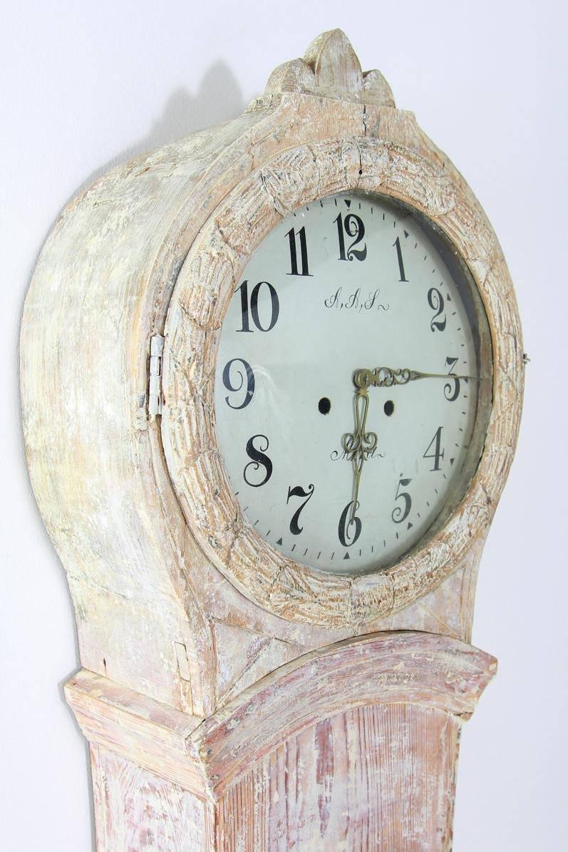 19th Century Swedish Gustavian Mora Working Tall Case Clock in Original Paint In Excellent Condition In Wichita, KS