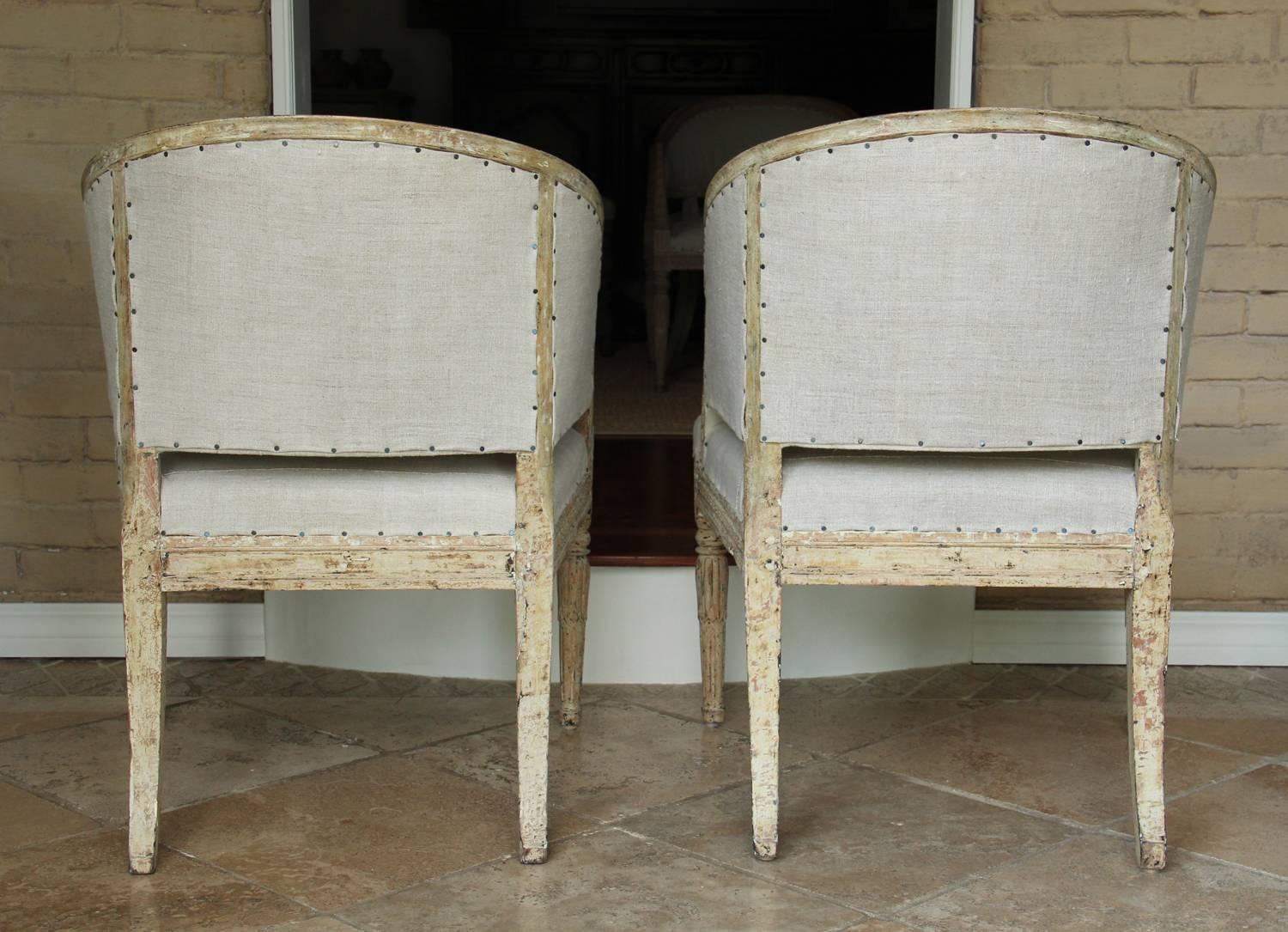 18th Century Pair of Swedish Gustavian Original Paint Barrel Back Armchairs In Excellent Condition In Wichita, KS