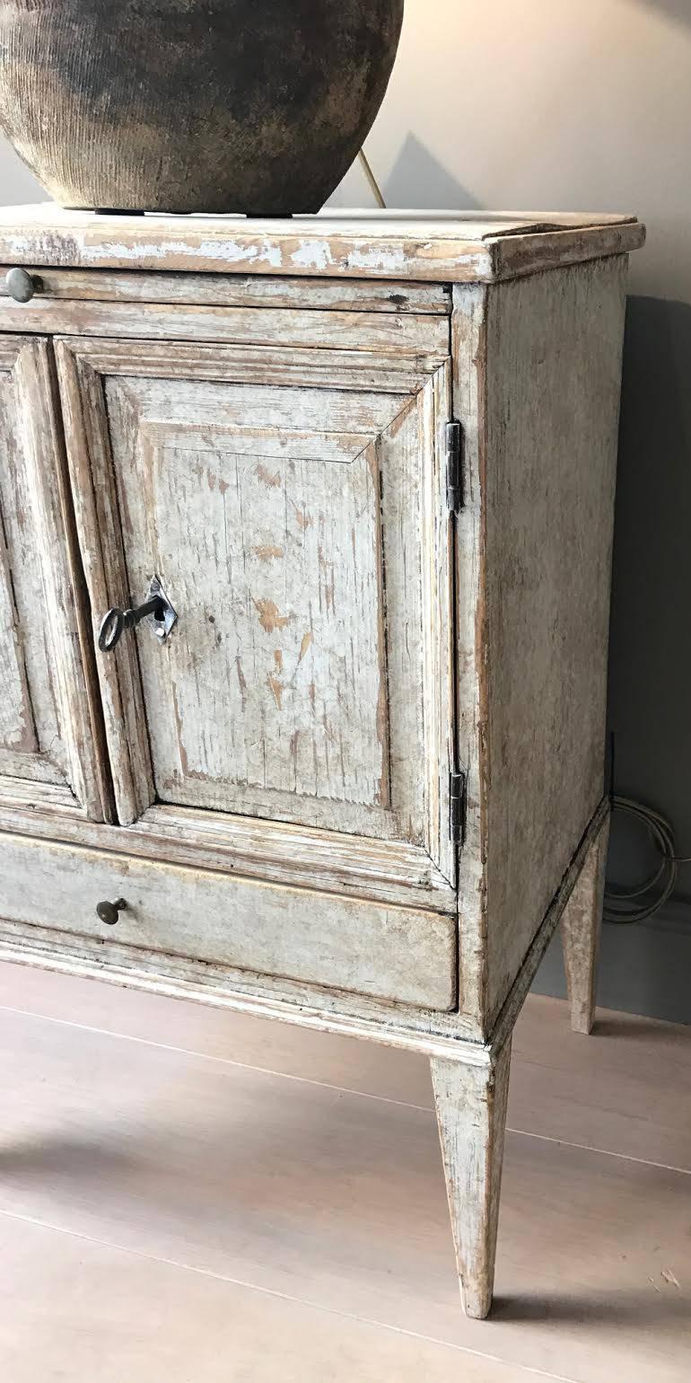 18th Century Swedish Gustavian Period Petite Bedside Table or Nightstand 2