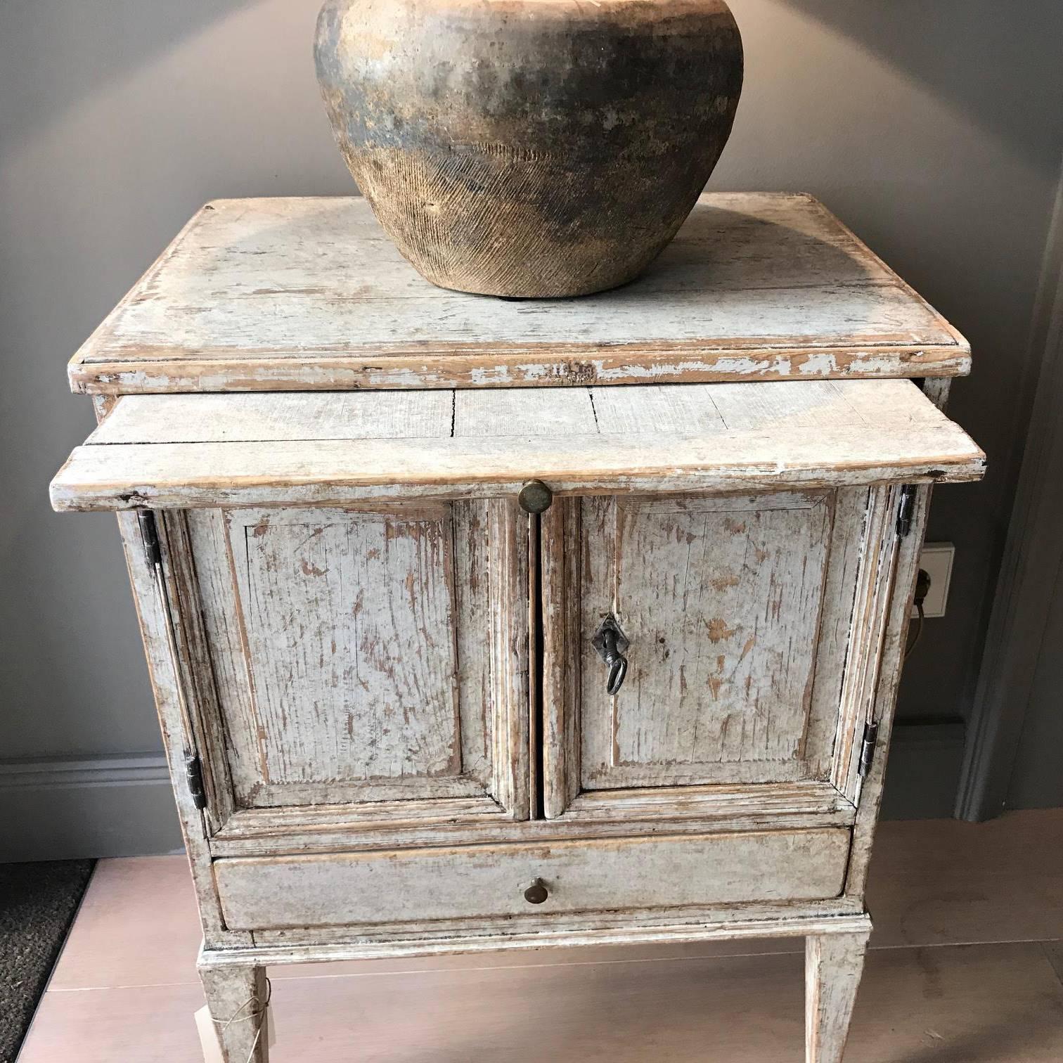 18th Century Swedish Gustavian Period Petite Bedside Table or Nightstand In Excellent Condition In Wichita, KS
