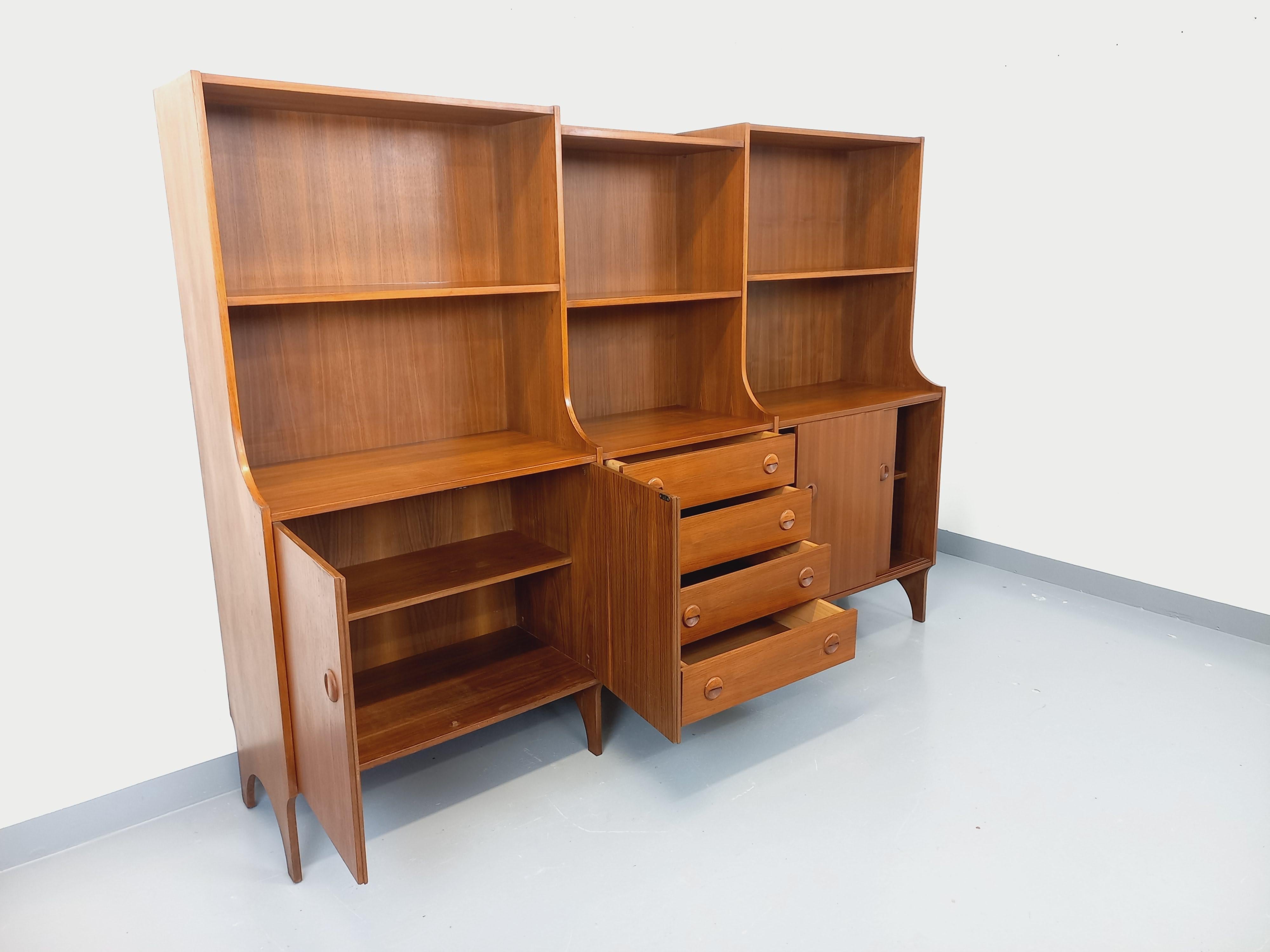 Meuble de rangement bibliothèque scandinave vintage 3 parties en teck années 60 in vendita 1