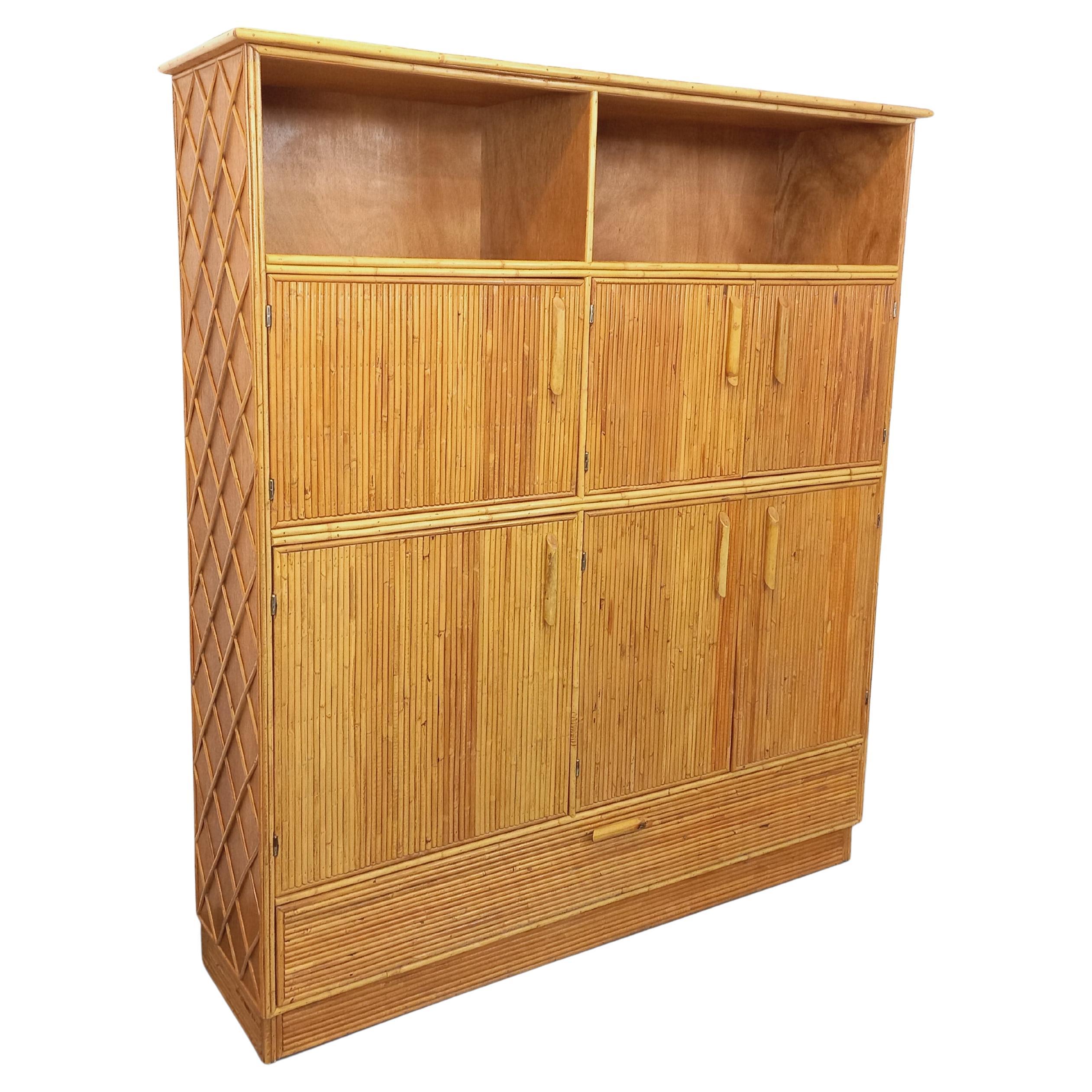 Mobile d'arredamento d'epoca in legno e legno chiaro degli anni '60