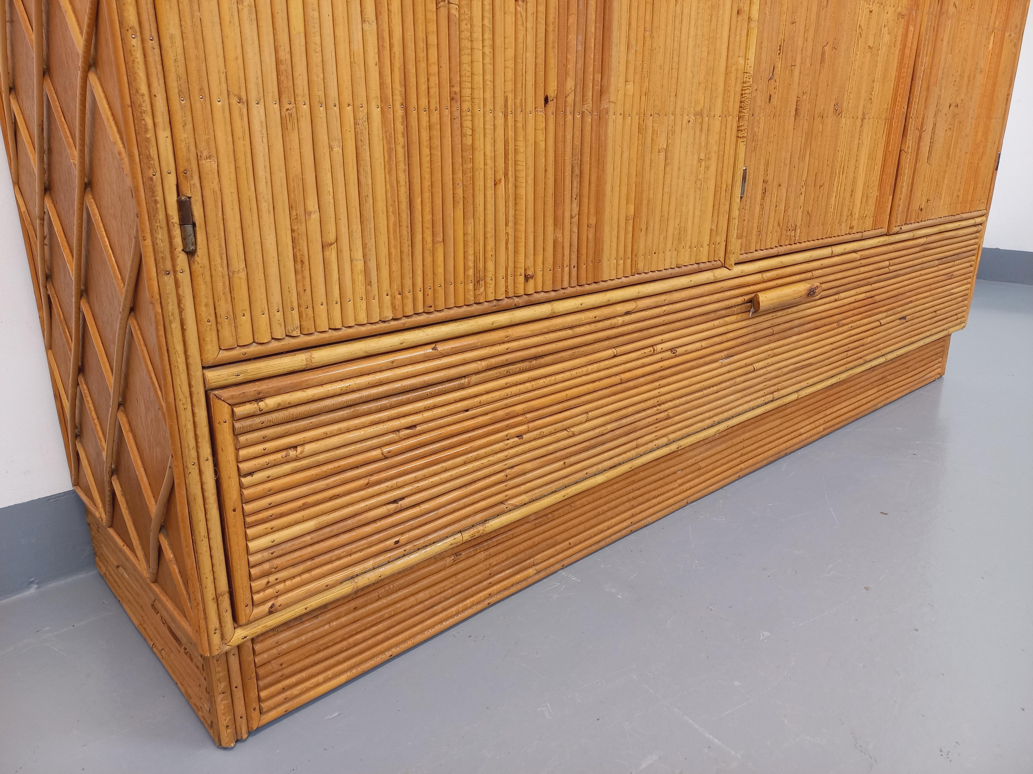 Rattan Mobile d'arredamento d'epoca in legno e legno chiaro degli anni '60 in vendita