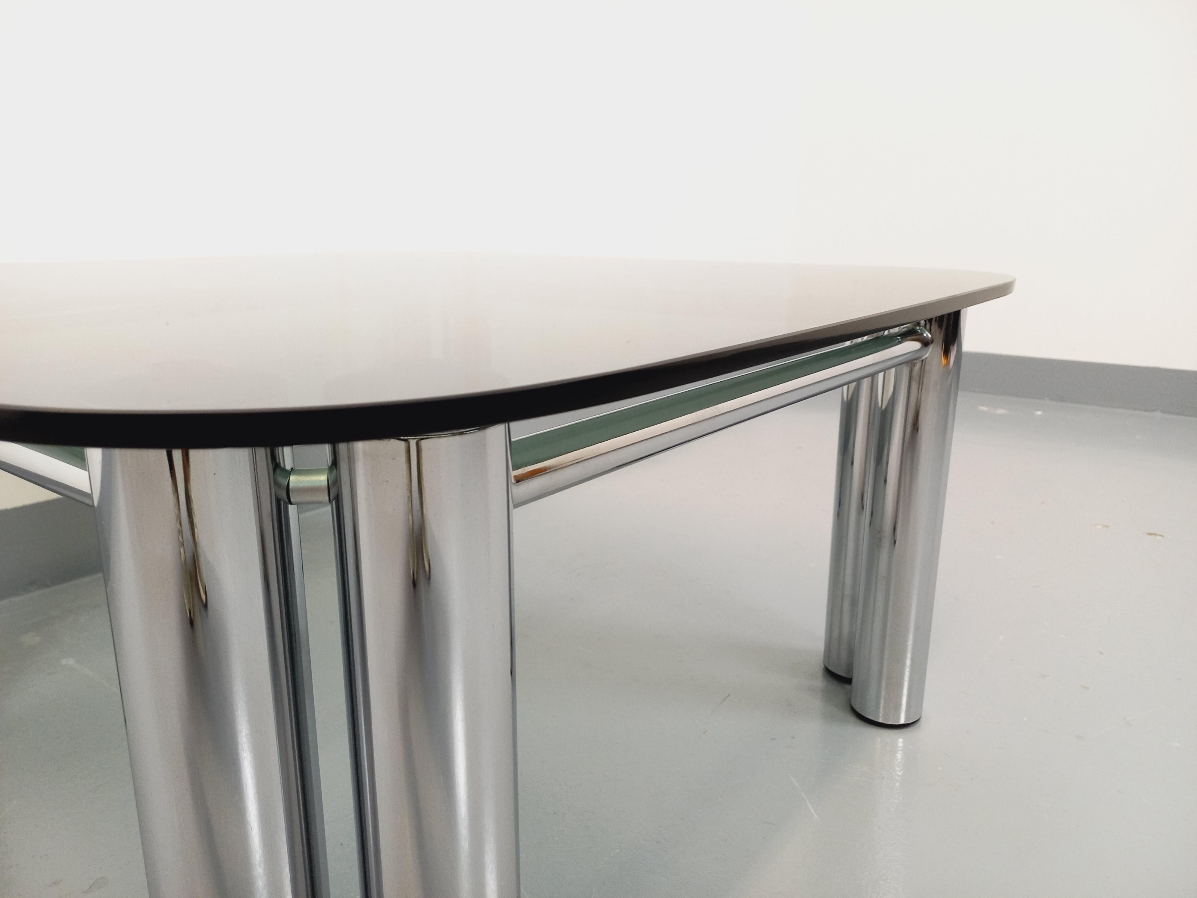 Table basse carrée italienne A Space vintage en verre fumé et métal chromé en vente 2