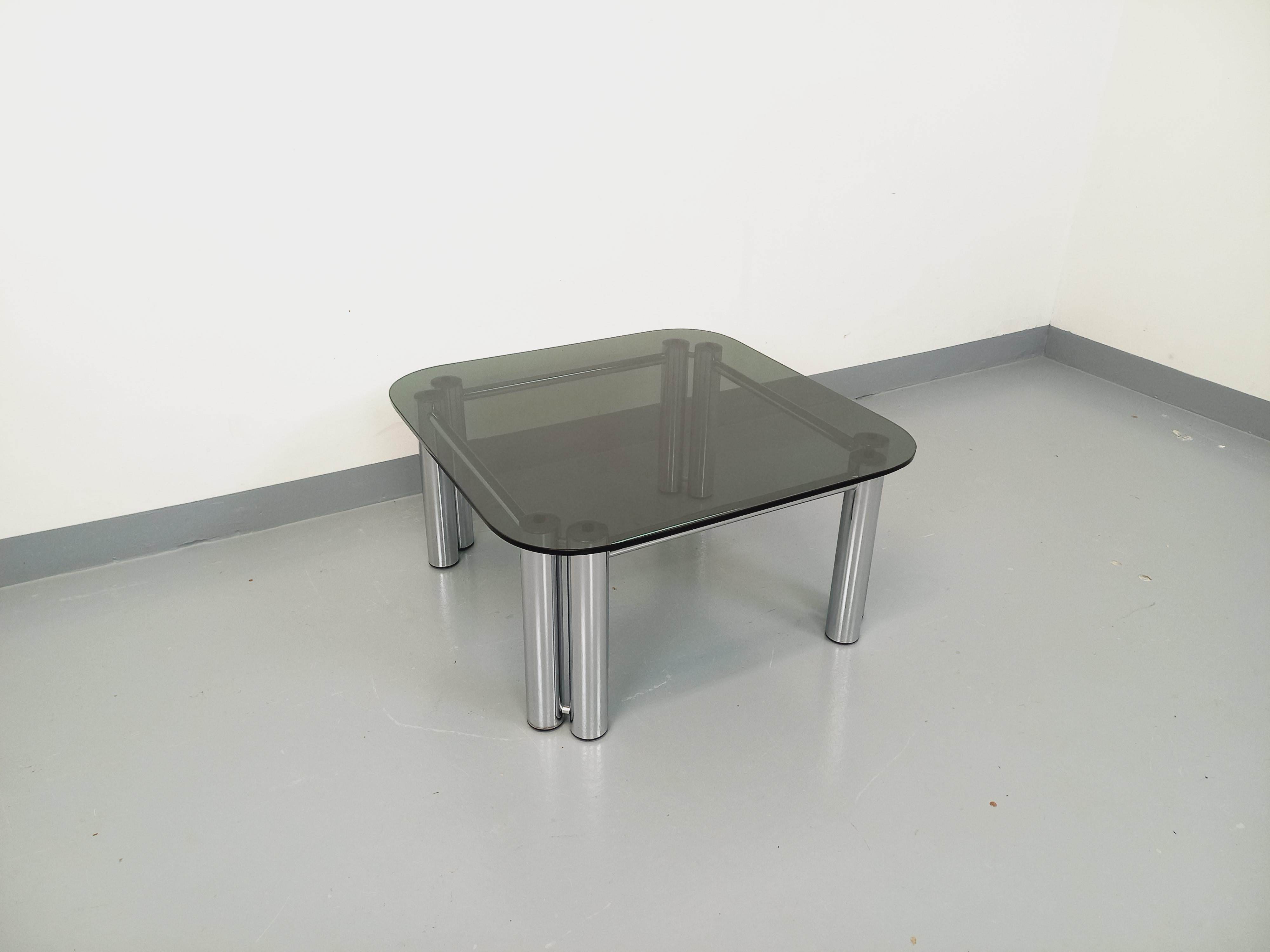 Table basse carrée italienne A Space vintage en verre fumé et métal chromé en vente 6