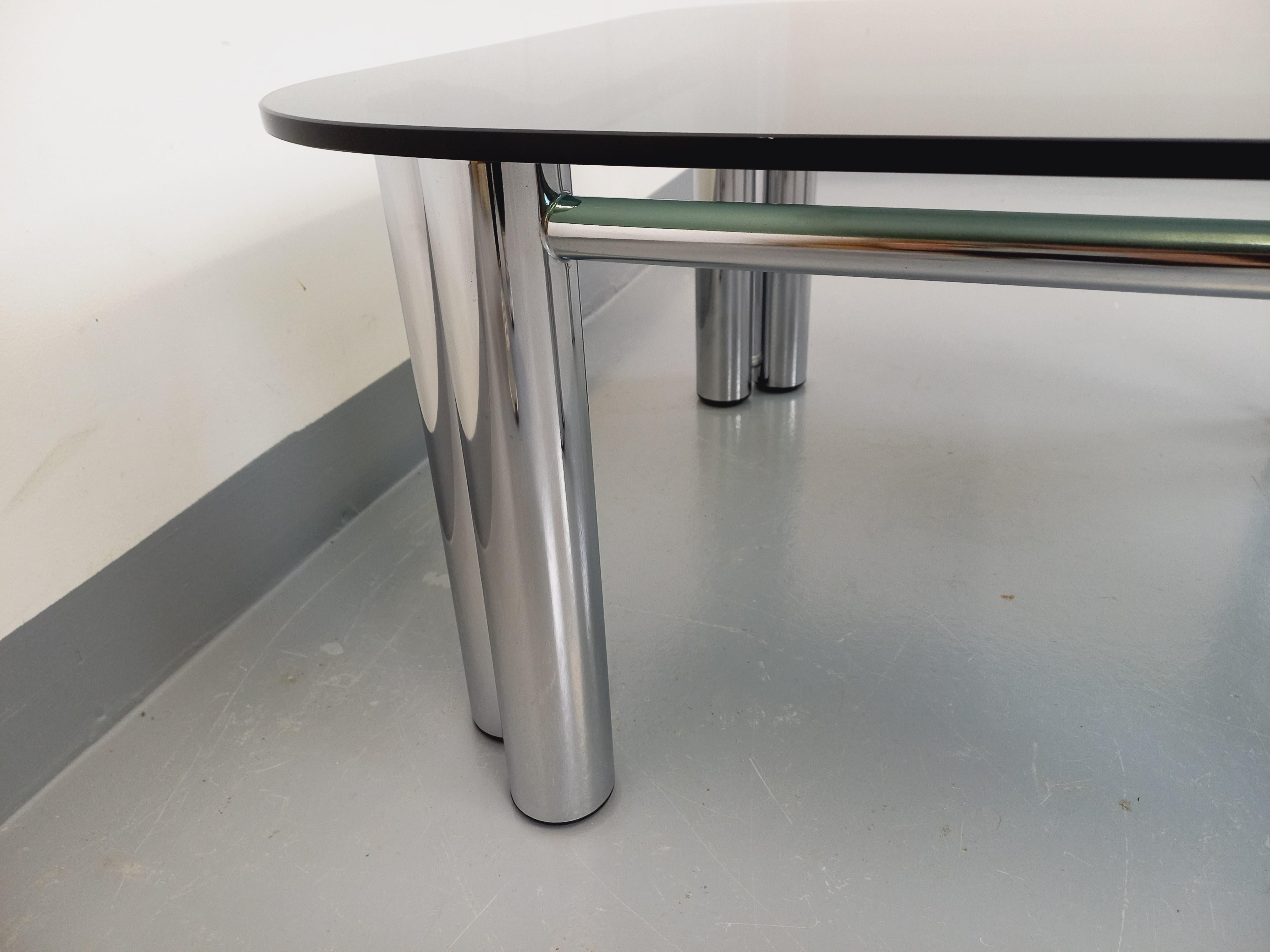 Table basse carrée italienne A Space vintage en verre fumé et métal chromé en vente 13