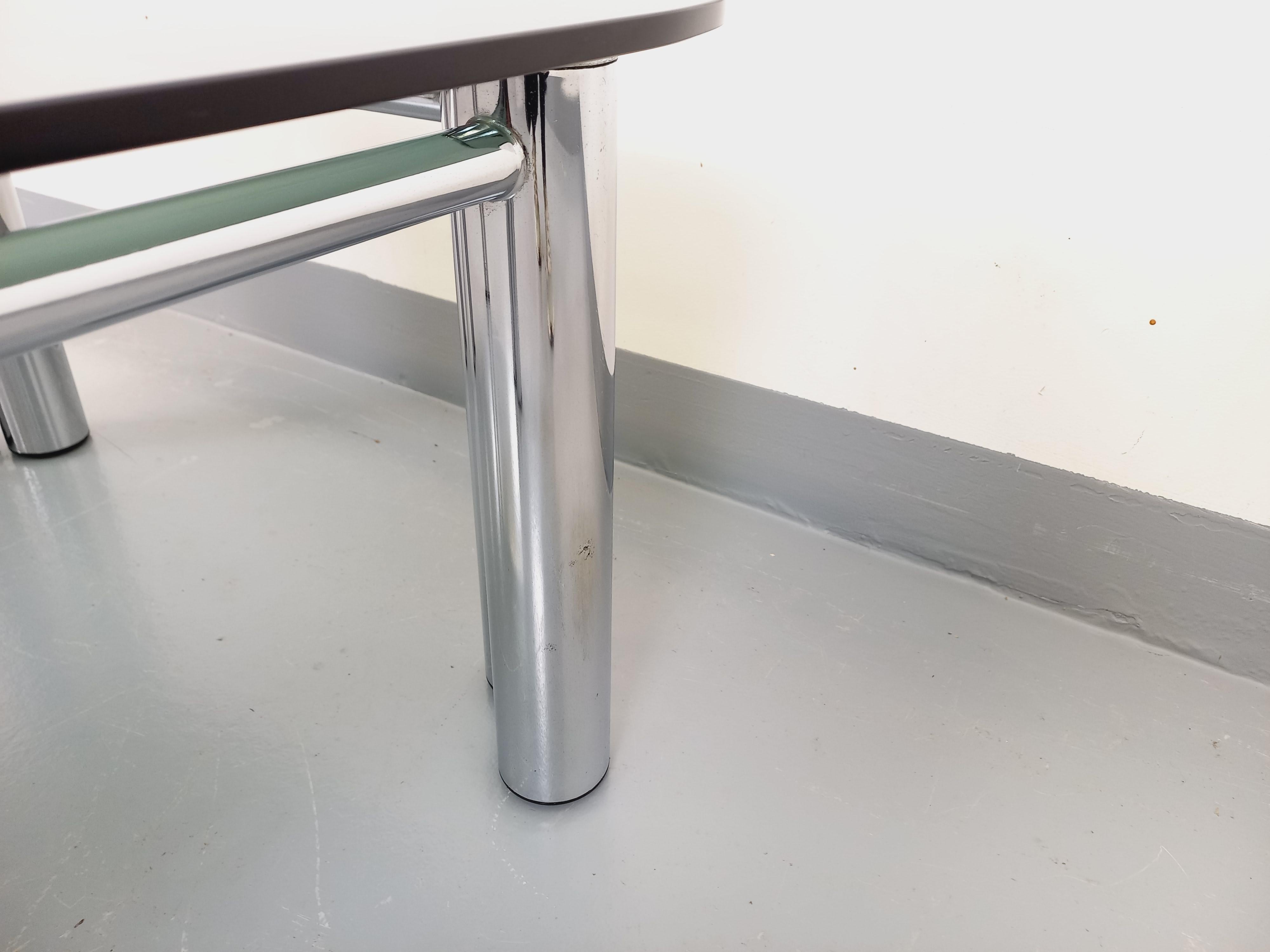 Table basse carrée italienne A Space vintage en verre fumé et métal chromé en vente 9