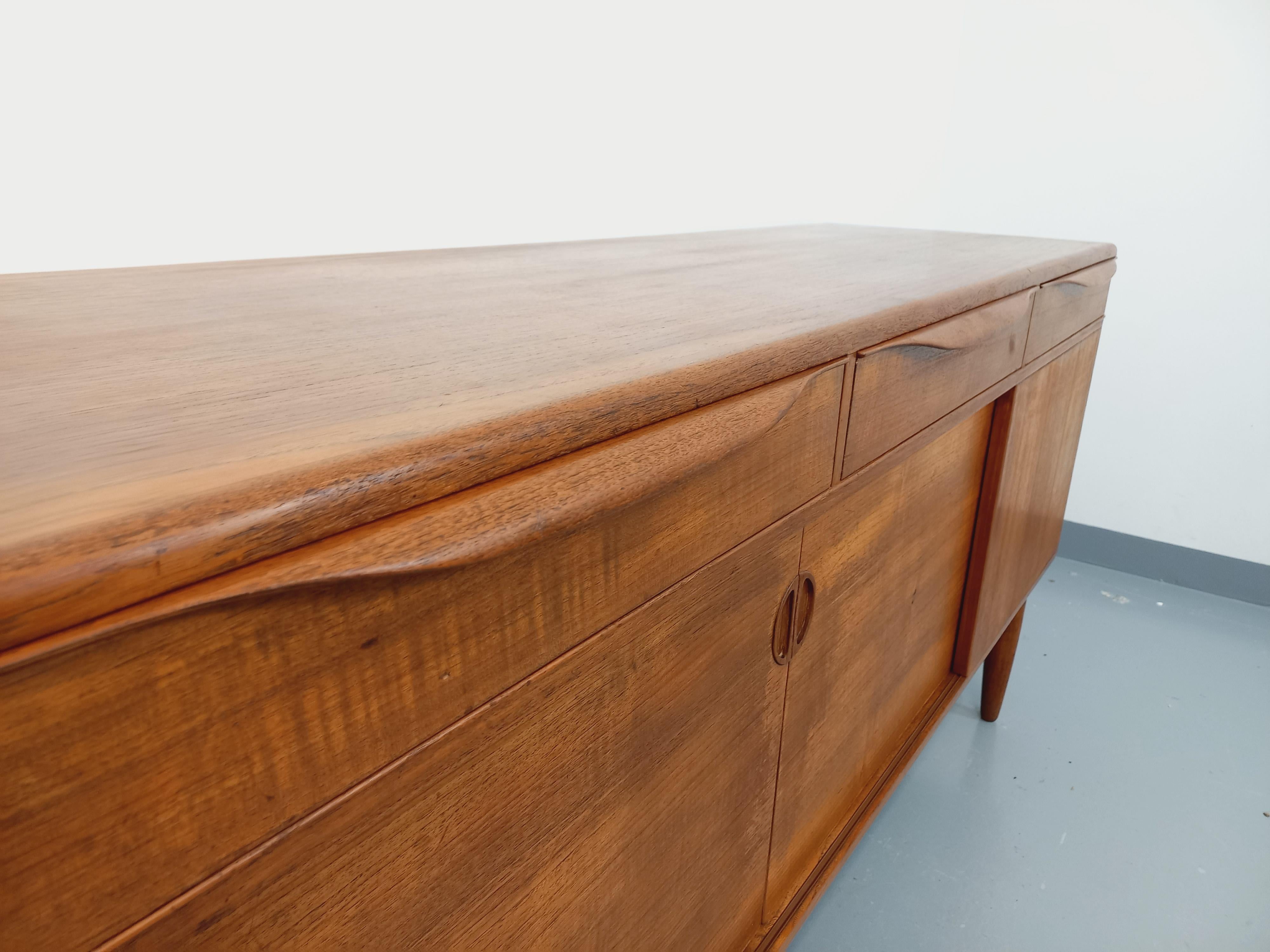 Enfilade vintage scandinava in teck degli anni '60 Johannes Andersen per Samcom In condizioni buone in vendita a BESANÇON, FR