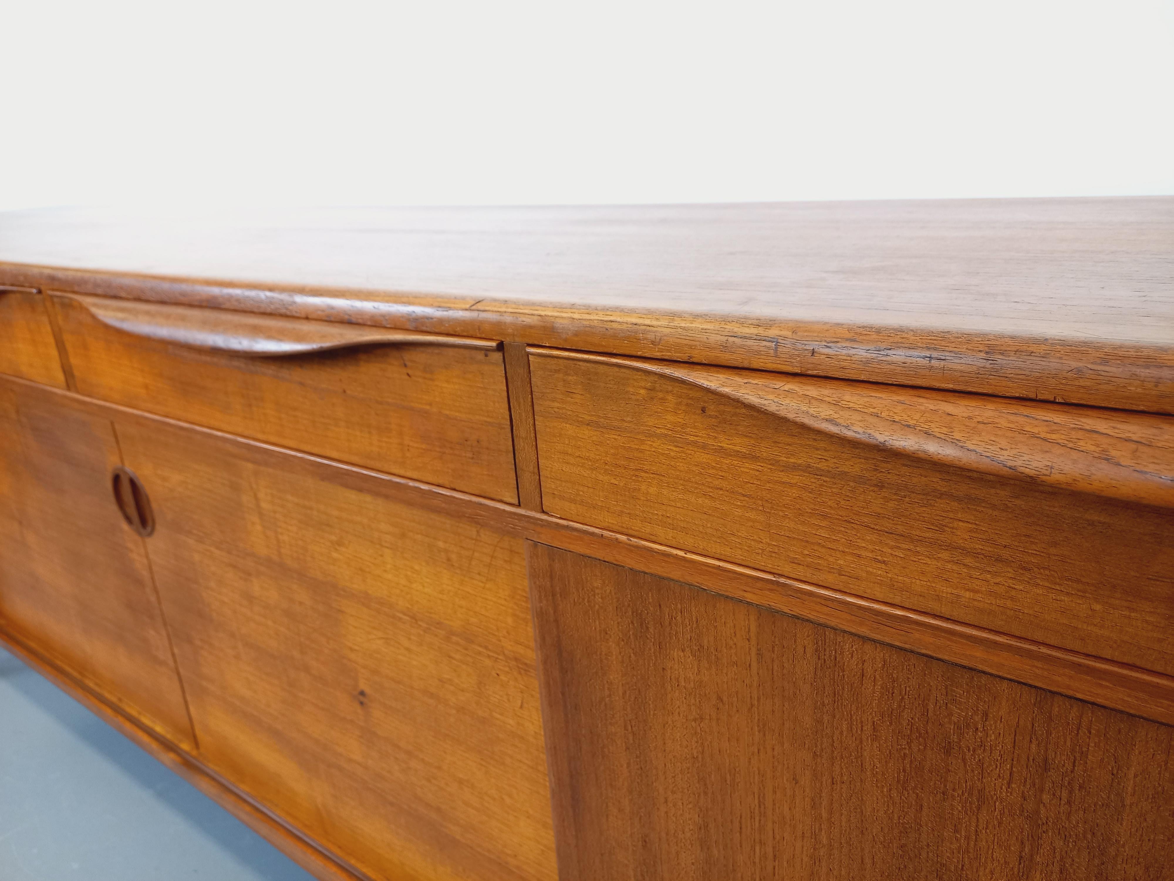 Teak Enfilade vintage scandinava in teck degli anni '60 Johannes Andersen per Samcom in vendita