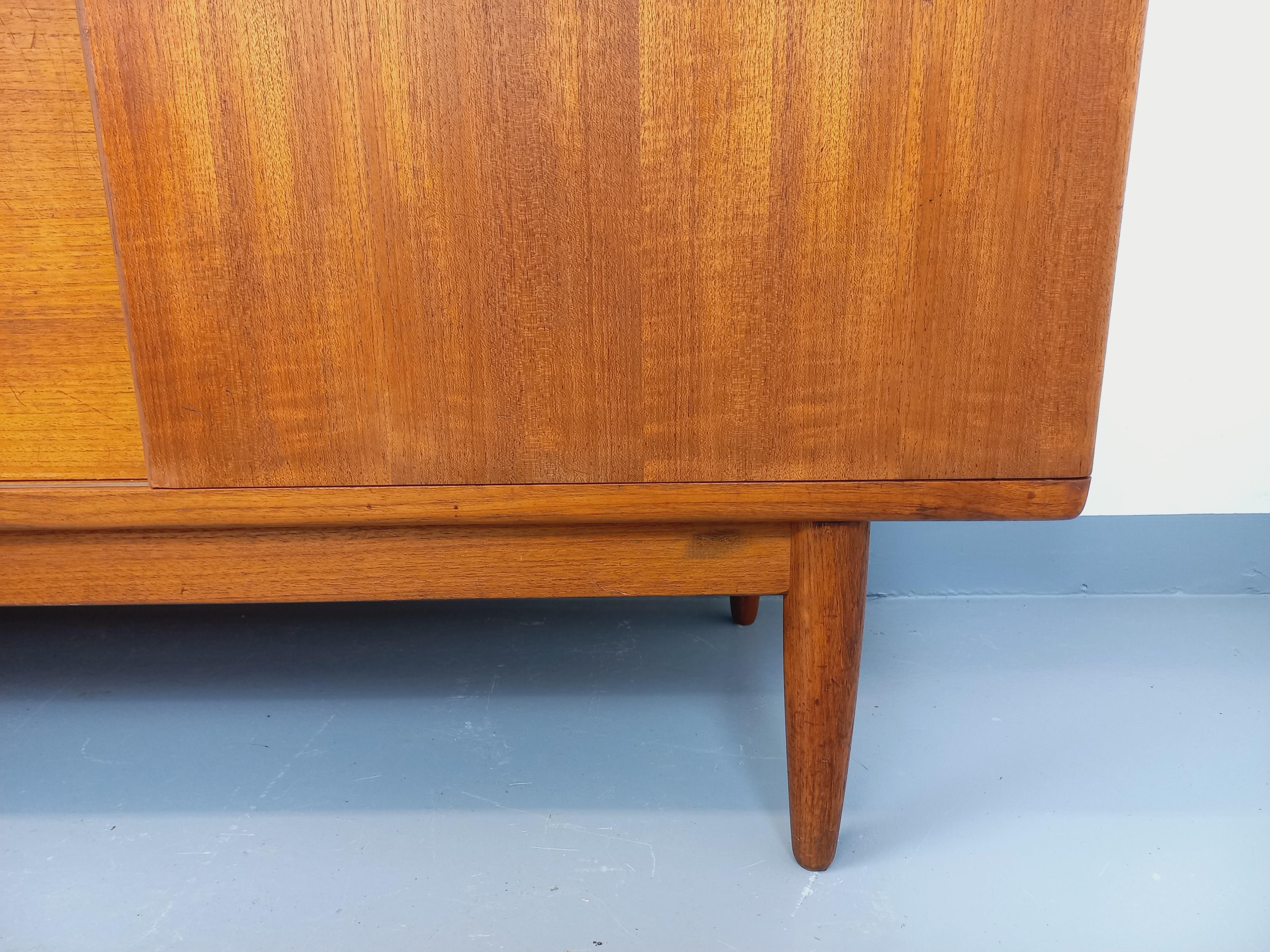 Enfilade vintage scandinava in teck degli anni '60 Johannes Andersen per Samcom in vendita 1