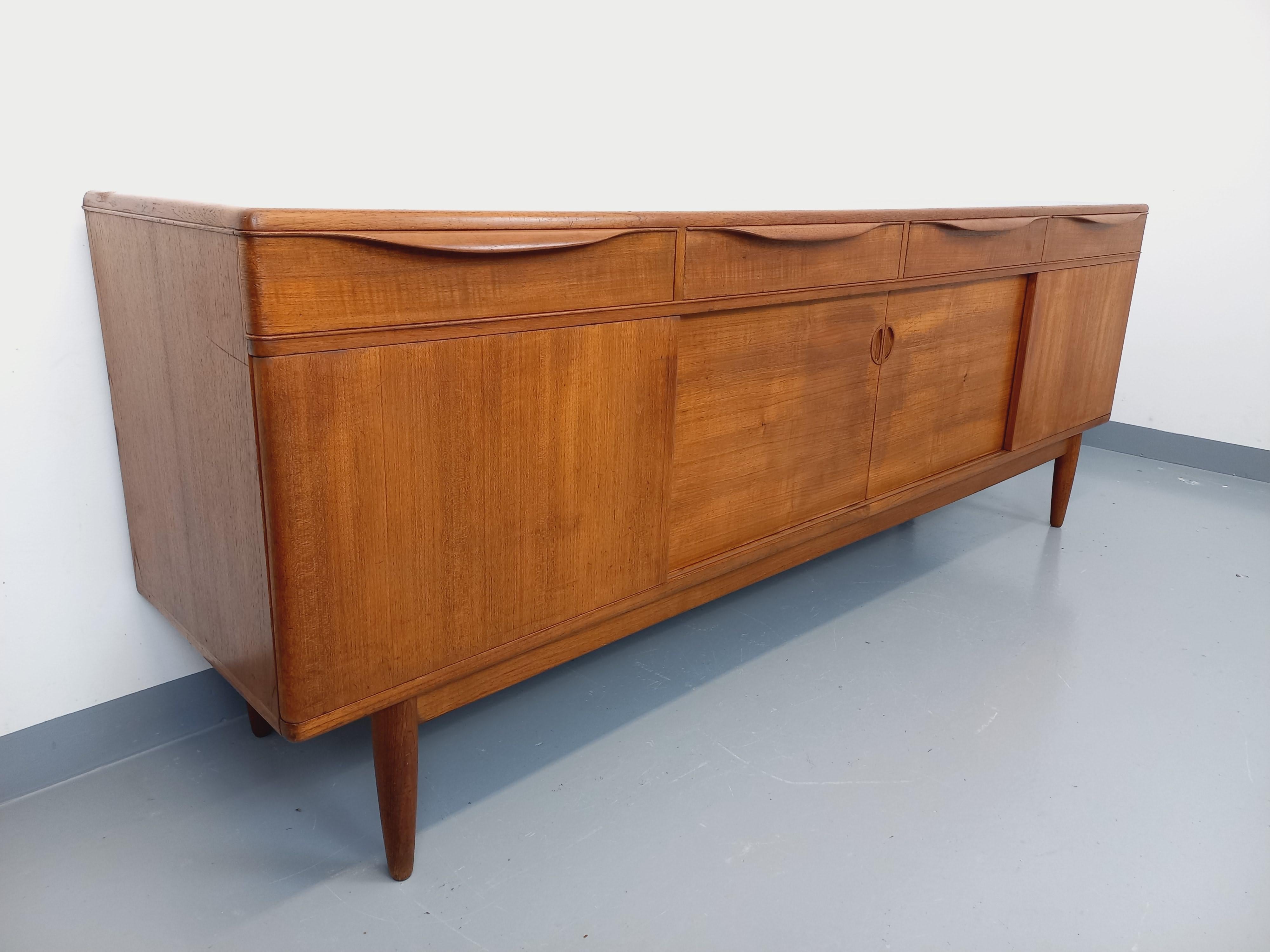 Enfilade vintage scandinava in teck degli anni '60 Johannes Andersen per Samcom in vendita 7