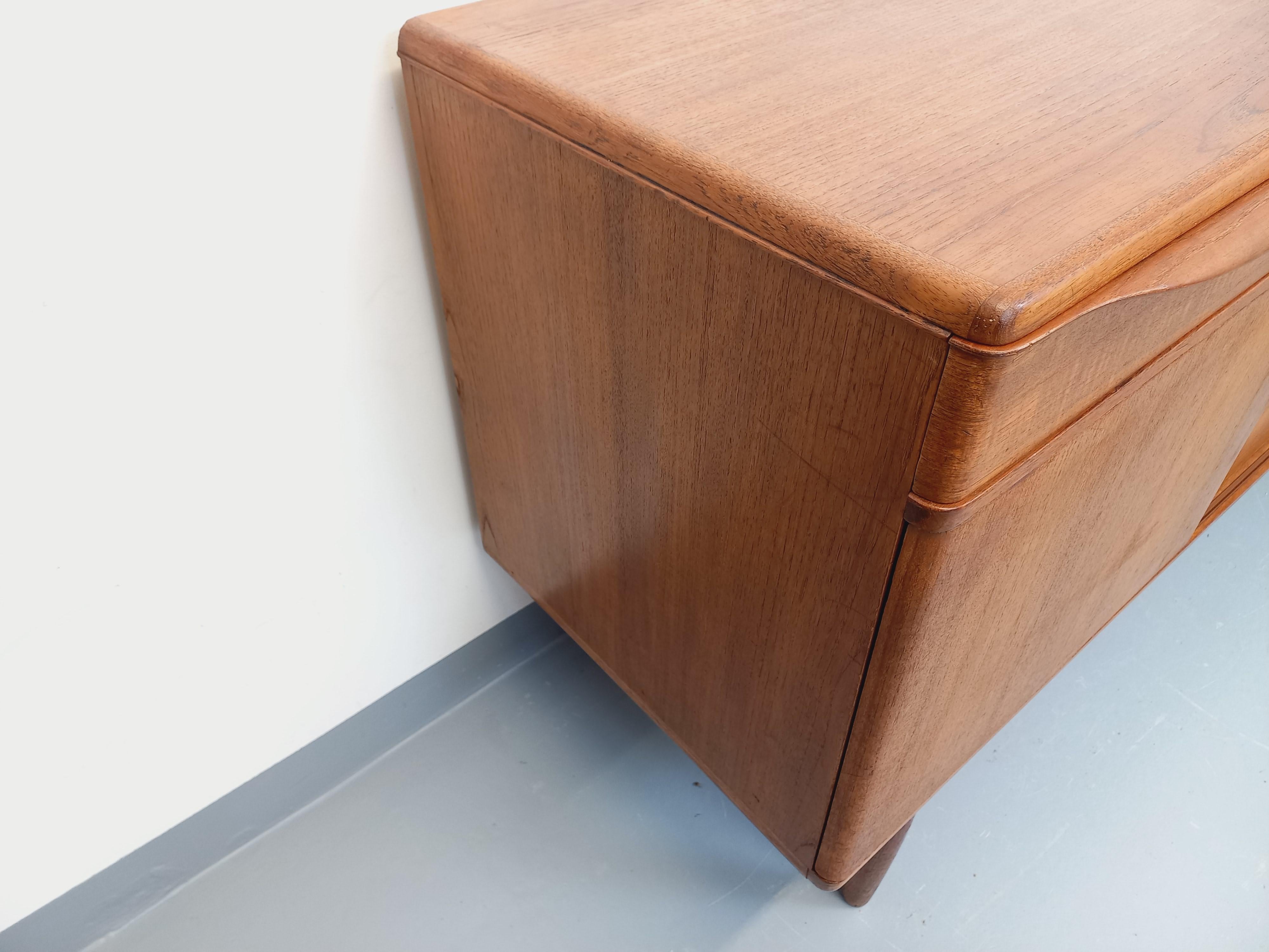 Enfilade vintage scandinava in teck degli anni '60 Johannes Andersen per Samcom in vendita 8