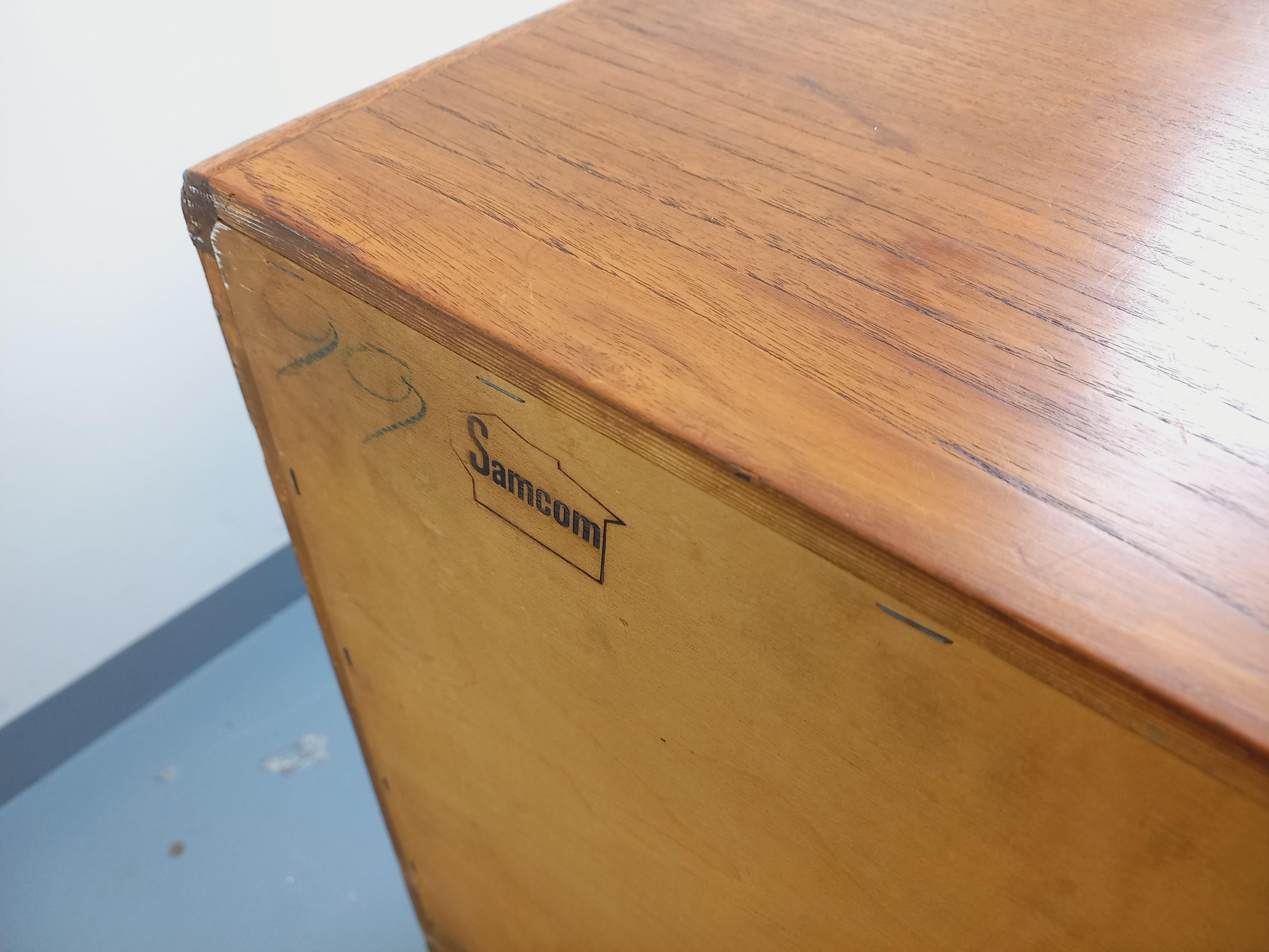 Enfilade vintage scandinava in teck degli anni '60 Johannes Andersen per Samcom in vendita 4