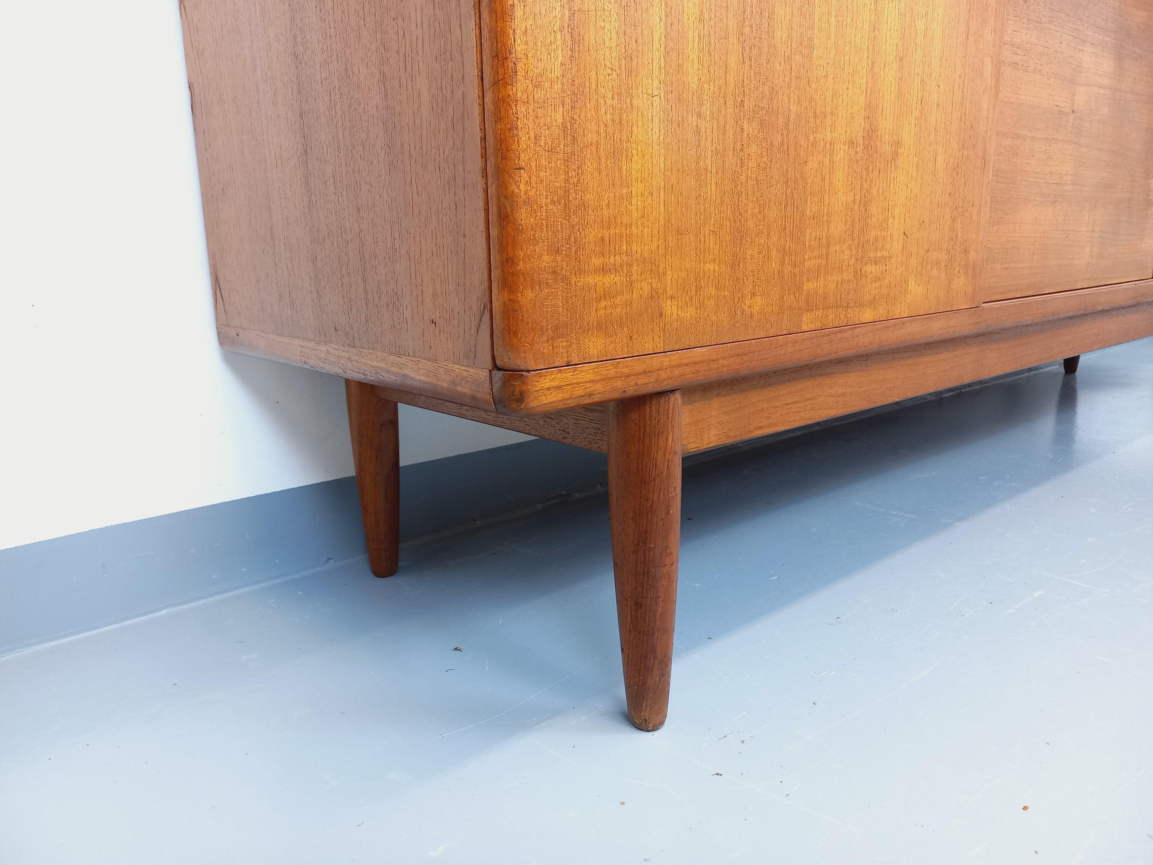 Enfilade vintage scandinava in teck degli anni '60 Johannes Andersen per Samcom in vendita 11