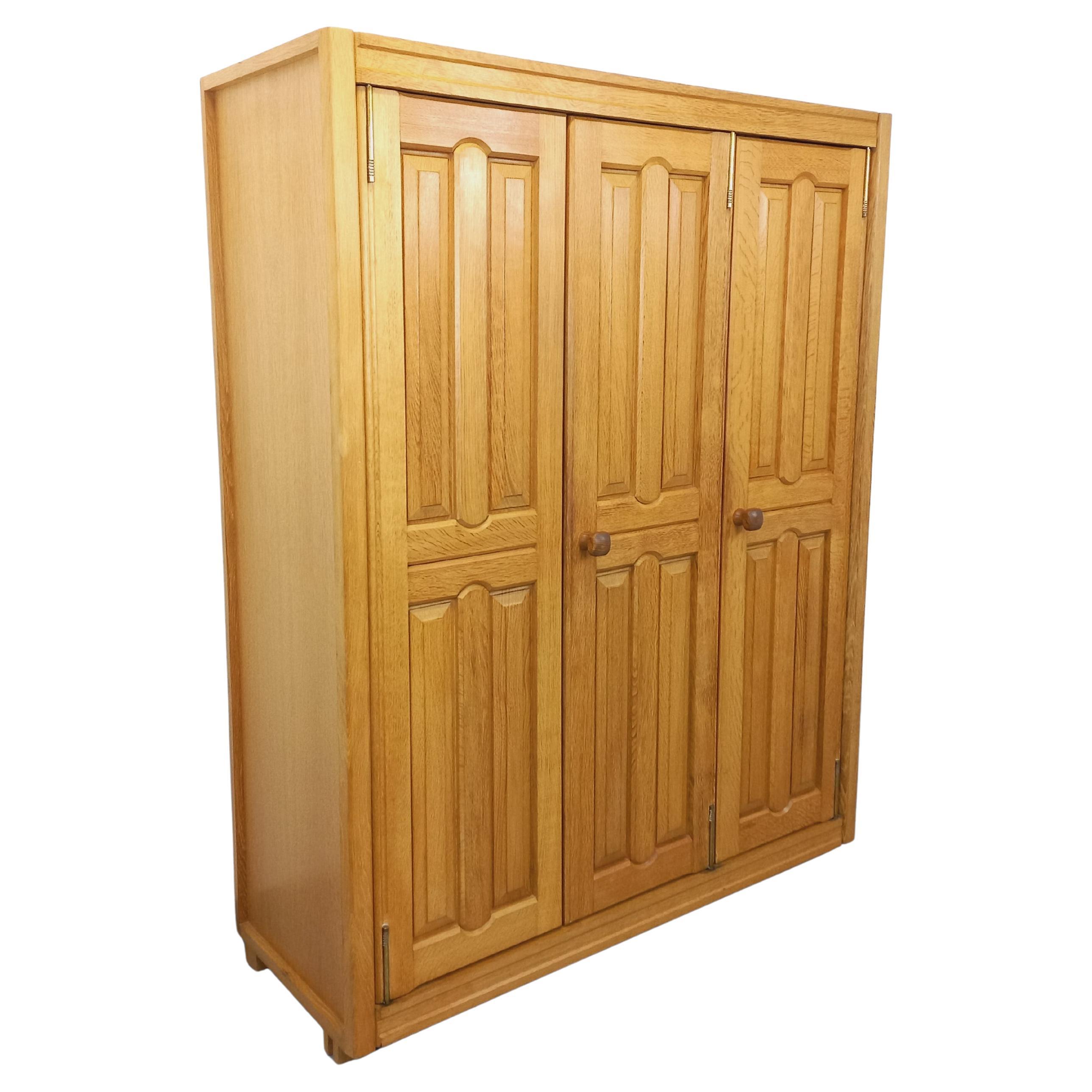 Armoire dressing vintage Guillerme et Chambron en chêne massif des années 60