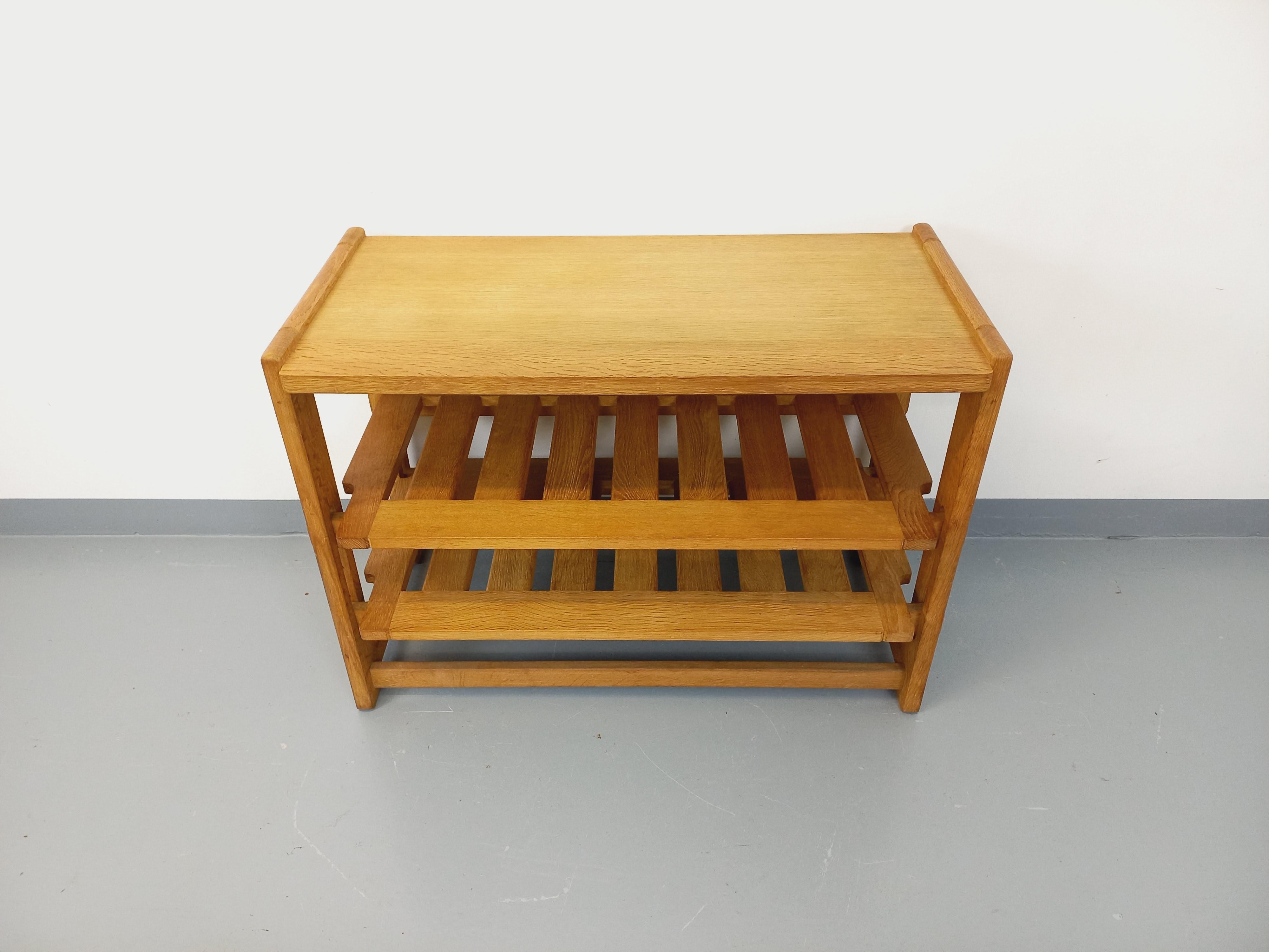 Meuble de rangement ouvert vintage des années 60, de Robert Guillerme et Jacques Chambron pour l’éditeur Votre Maison, beau design, en bois de chêne clair massif brutaliste, 3 grandes étagères dont 2 ajourées modulables en hauteur, très bon état