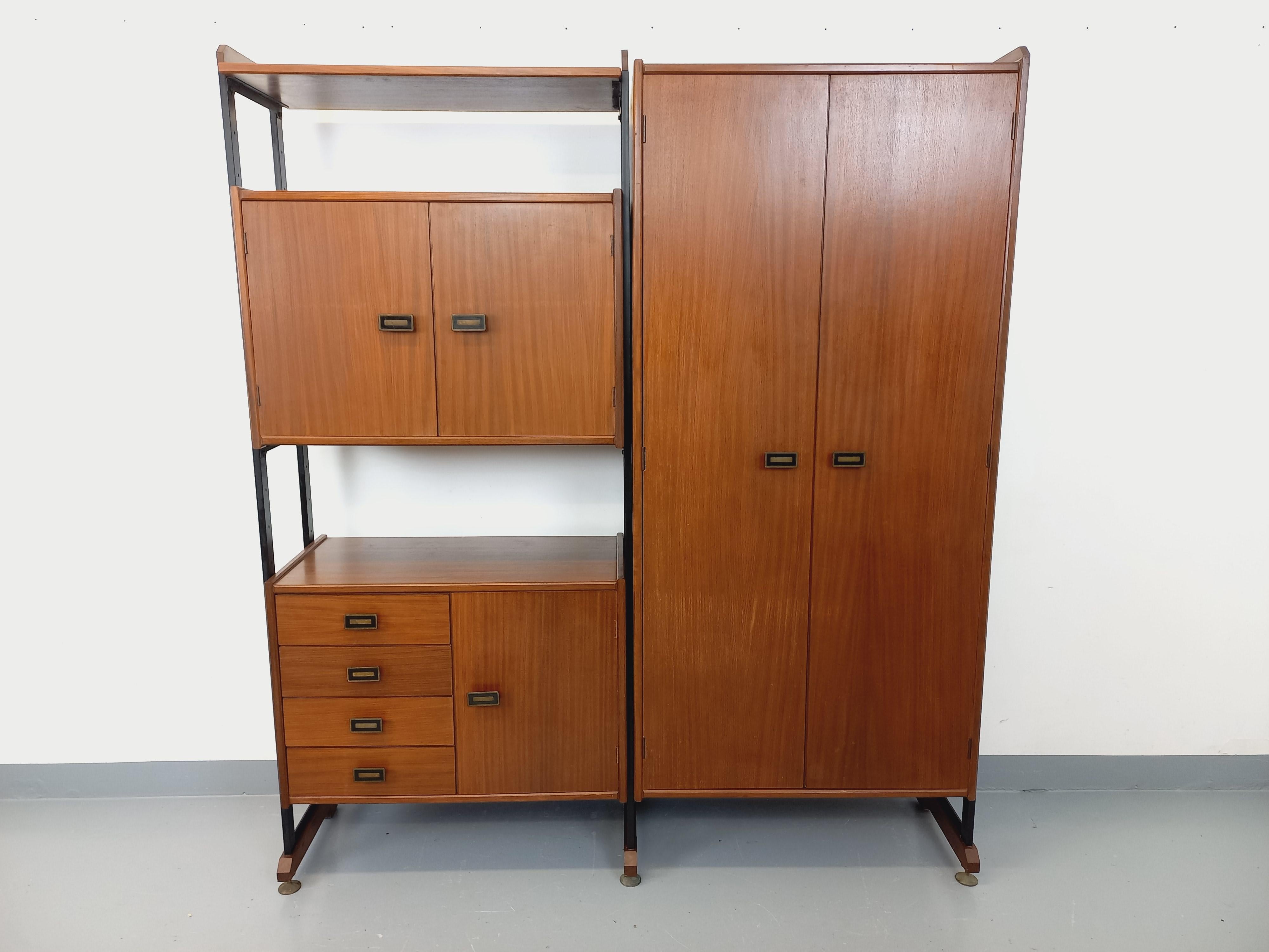Bibliothèque étagère italienne double modulable vintage en teck et métal Moderno de mediados de siglo en venta