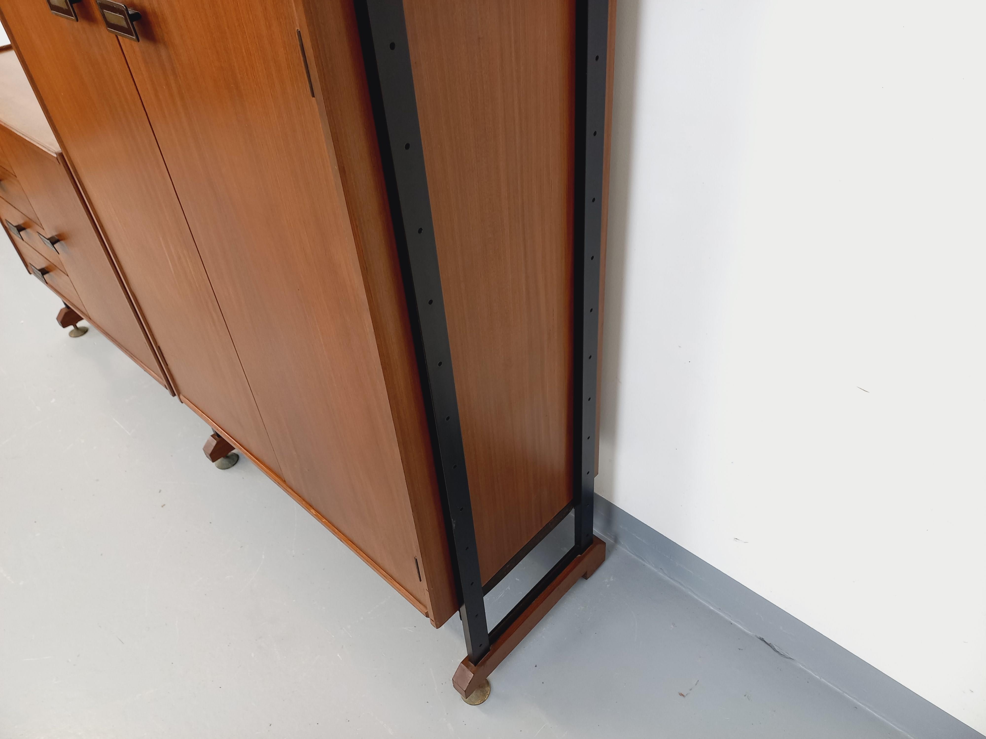 Bibliothèque étagère italienne double modulable vintage en teck et métal mediados del siglo XX en venta