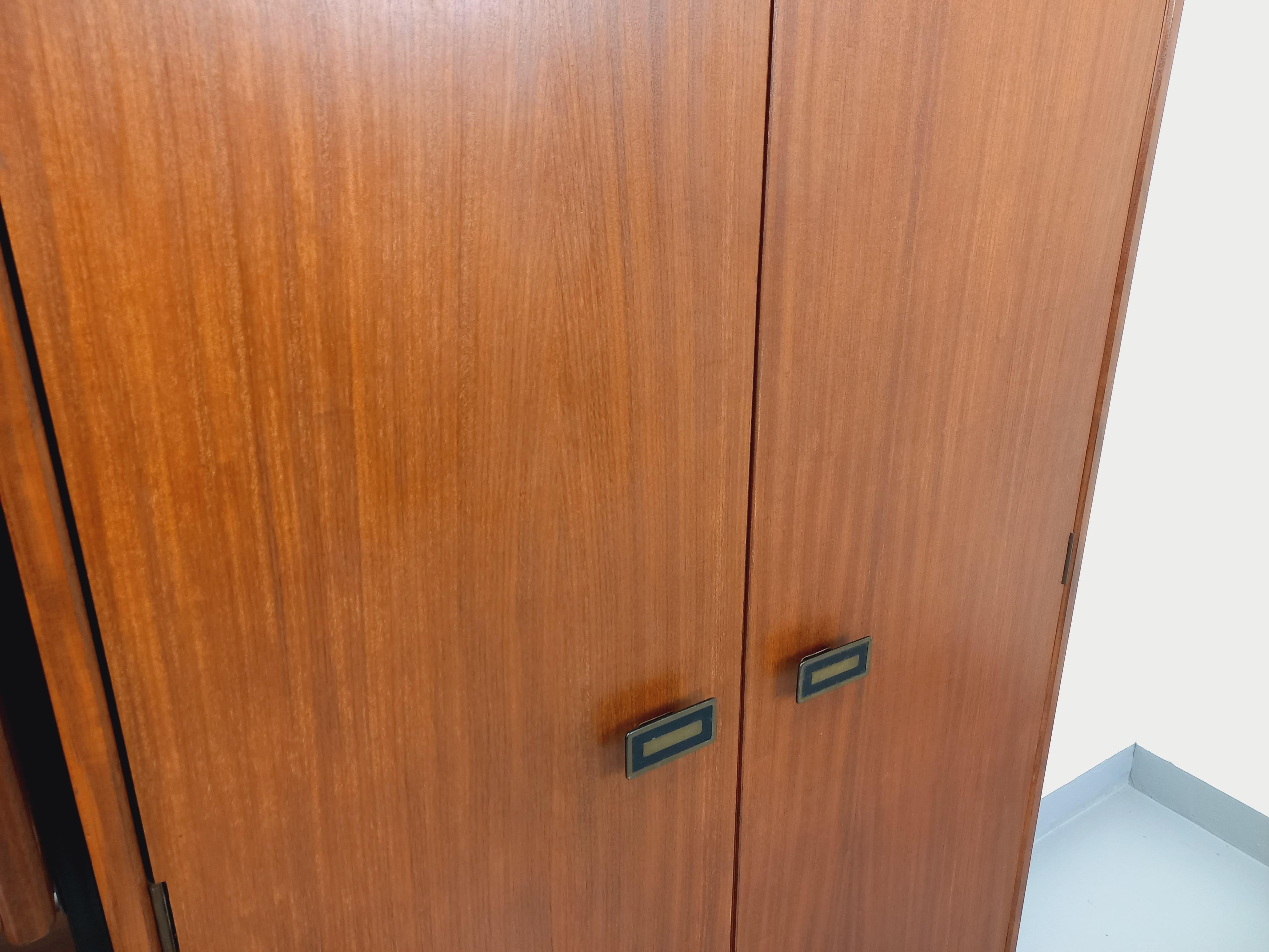 Bibliothèque étagère italienne double modulable vintage en teck et métal en venta 9