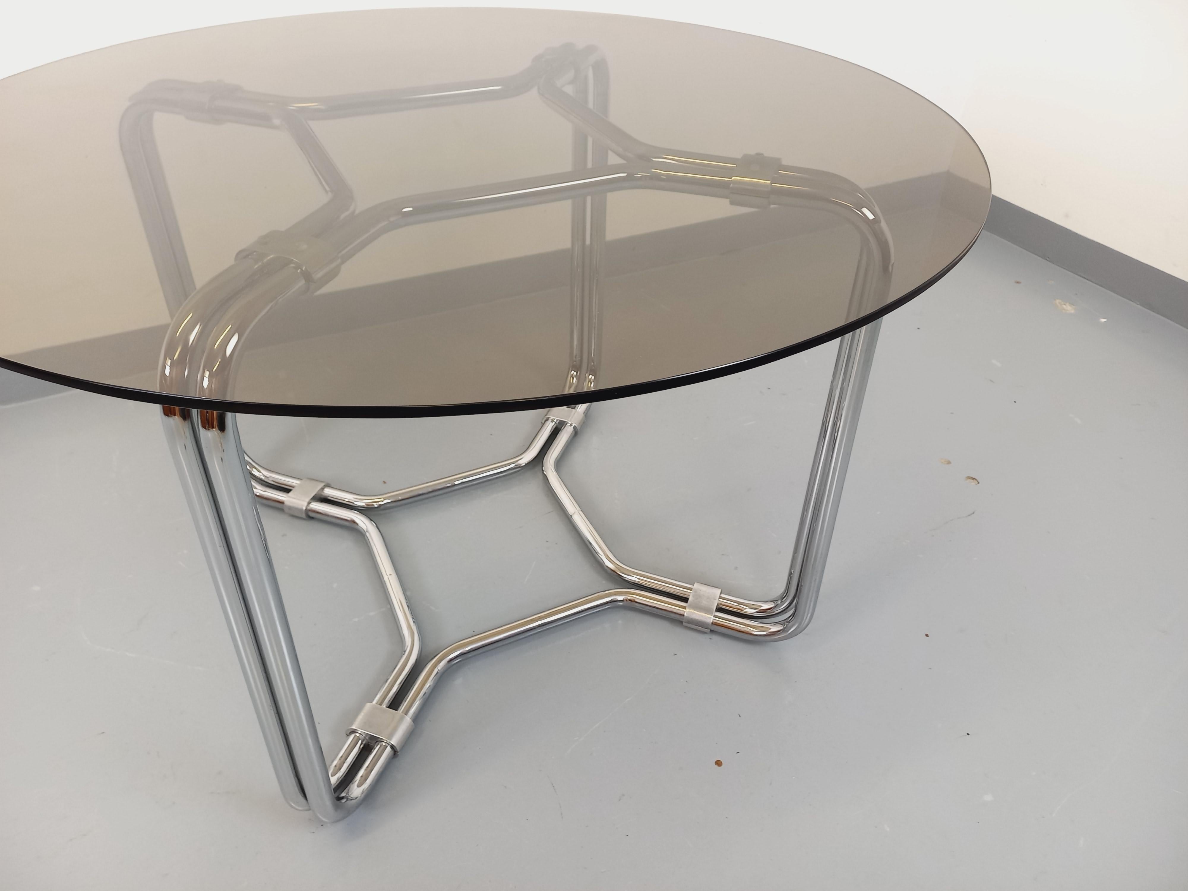 Table ronde de repas vintage en verre fumé et métal chromé style A Space en vente 8