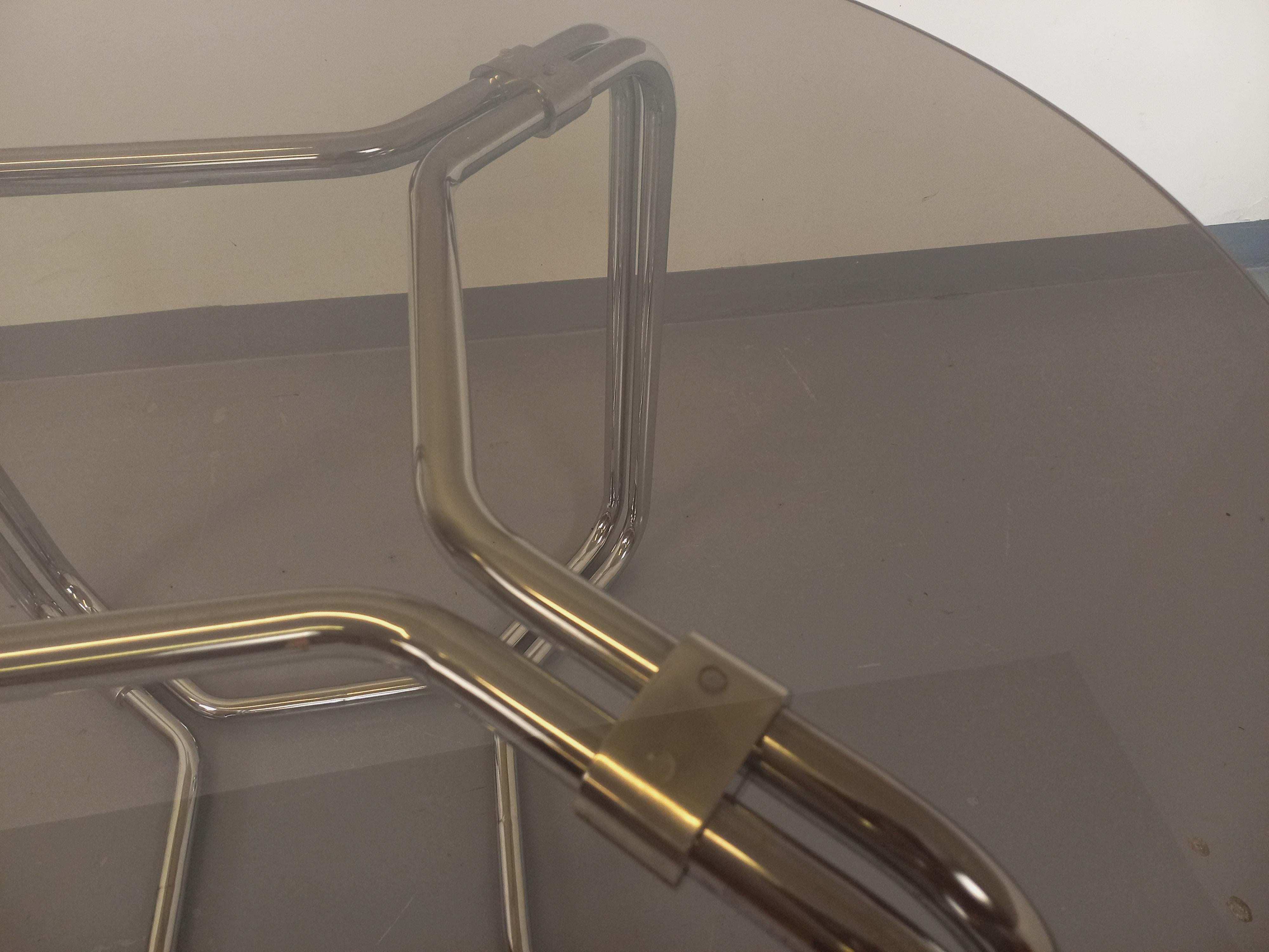 Table ronde de repas vintage en verre fumé et métal chromé style A Space en vente 6