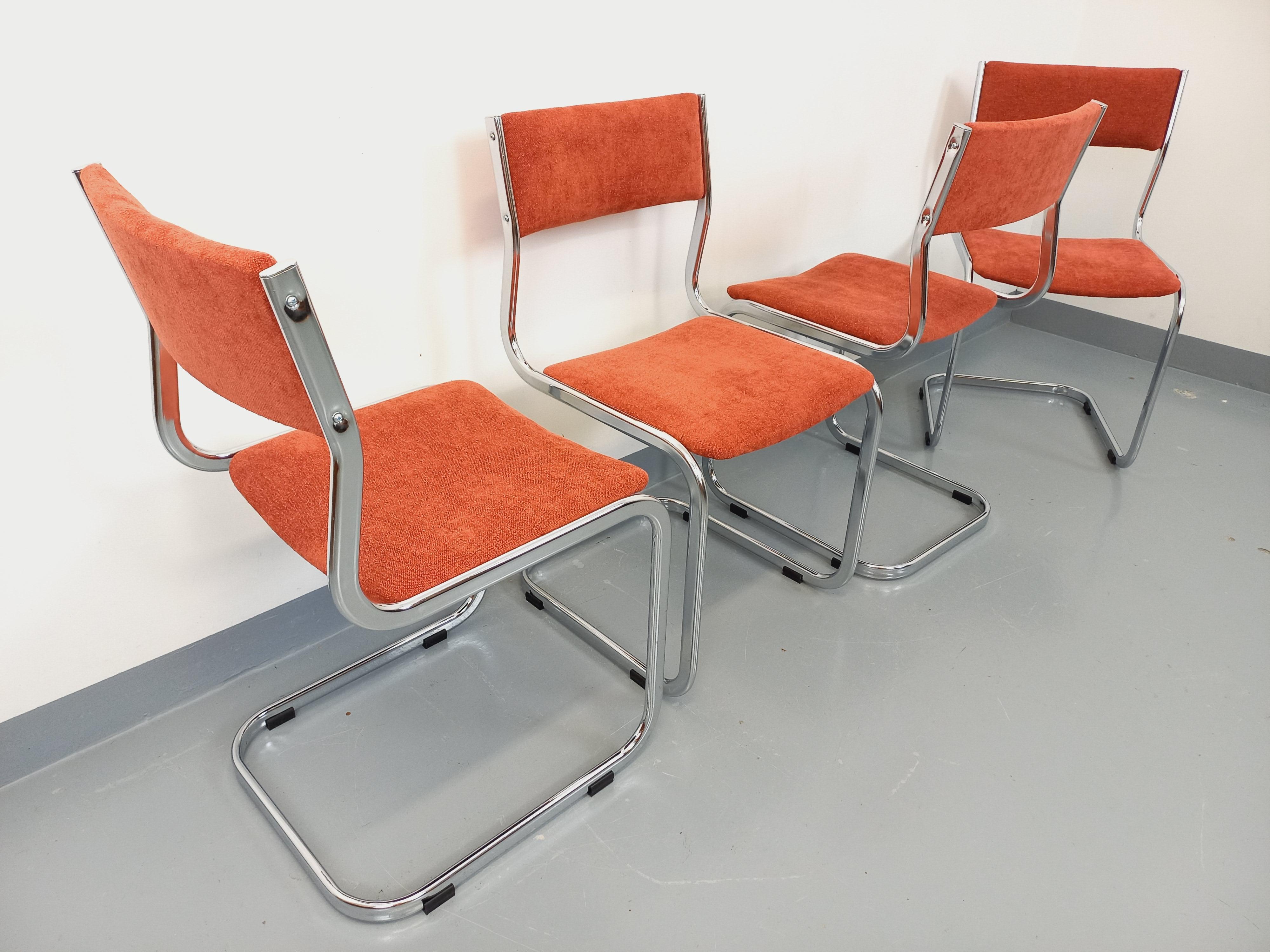 Suite di 4 sedie a sdraio vintage in metallo cromato e tessuto degli anni 70 in vendita 13