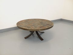 Table basse ronde vintage brutaliste en métal et ardoise des années 70