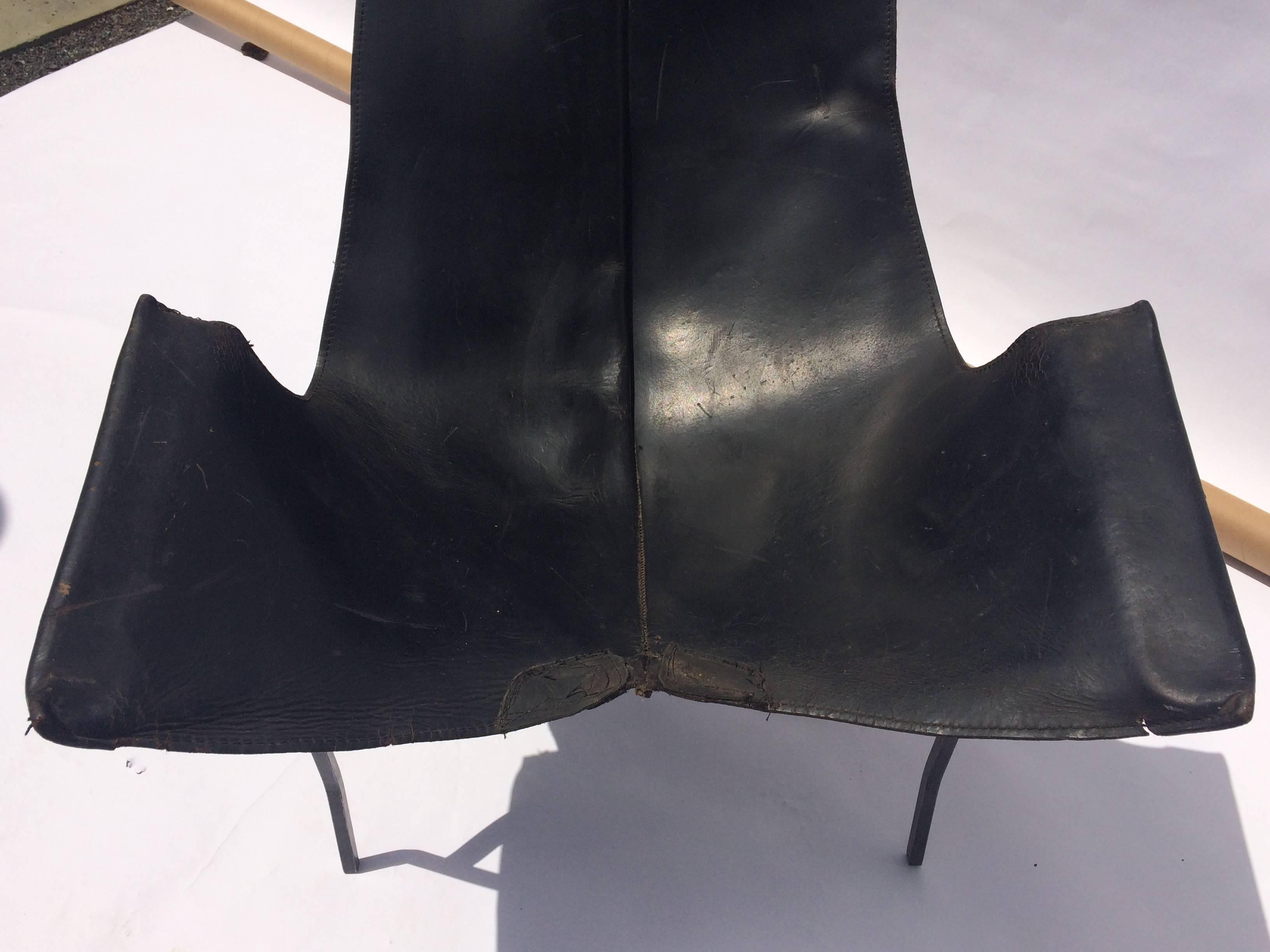 Leather Sling Chair by William Katavolos for Leathercrafter In Distressed Condition In Germantown, NY