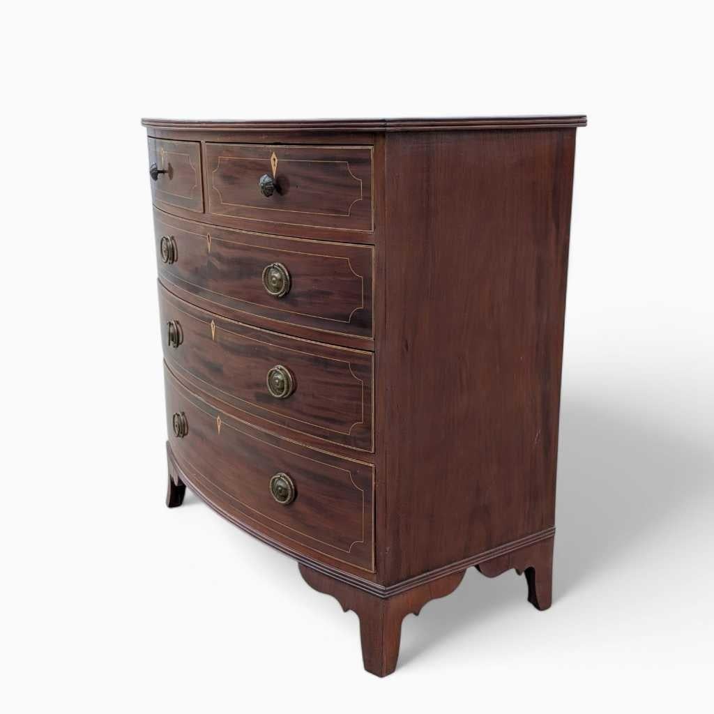 Anglais Commode ancienne à façade incurvée, commode, Wood, Mahogany, c.C. 1920 en vente
