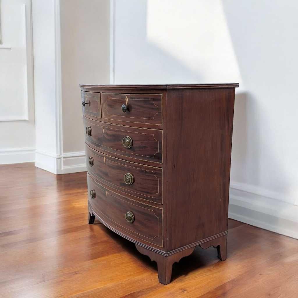 Bohème Commode ancienne à façade incurvée, commode, Wood, Mahogany, c.C. 1920 en vente