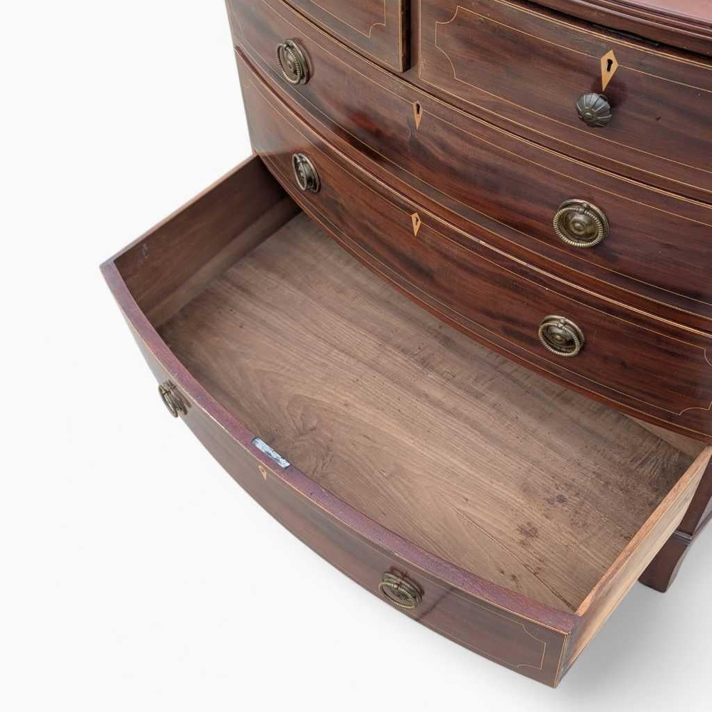 Commode ancienne à façade incurvée, commode, Wood, Mahogany, c.C. 1920 en vente 2