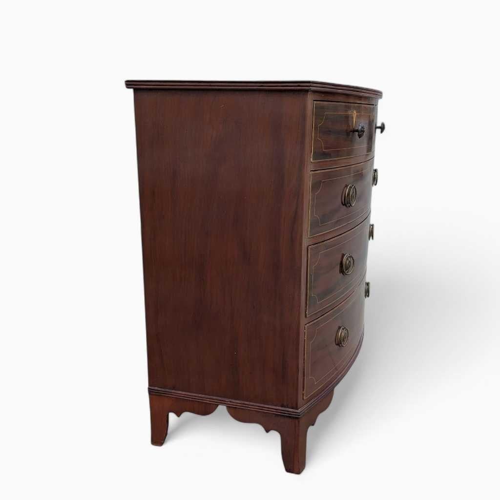 Laiton Commode ancienne à façade incurvée, commode, Wood, Mahogany, c.C. 1920 en vente
