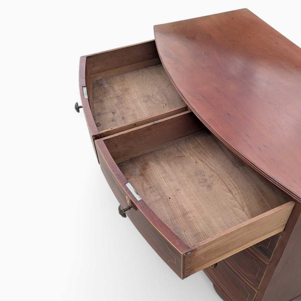 Commode ancienne à façade incurvée, commode, Wood, Mahogany, c.C. 1920 en vente 12