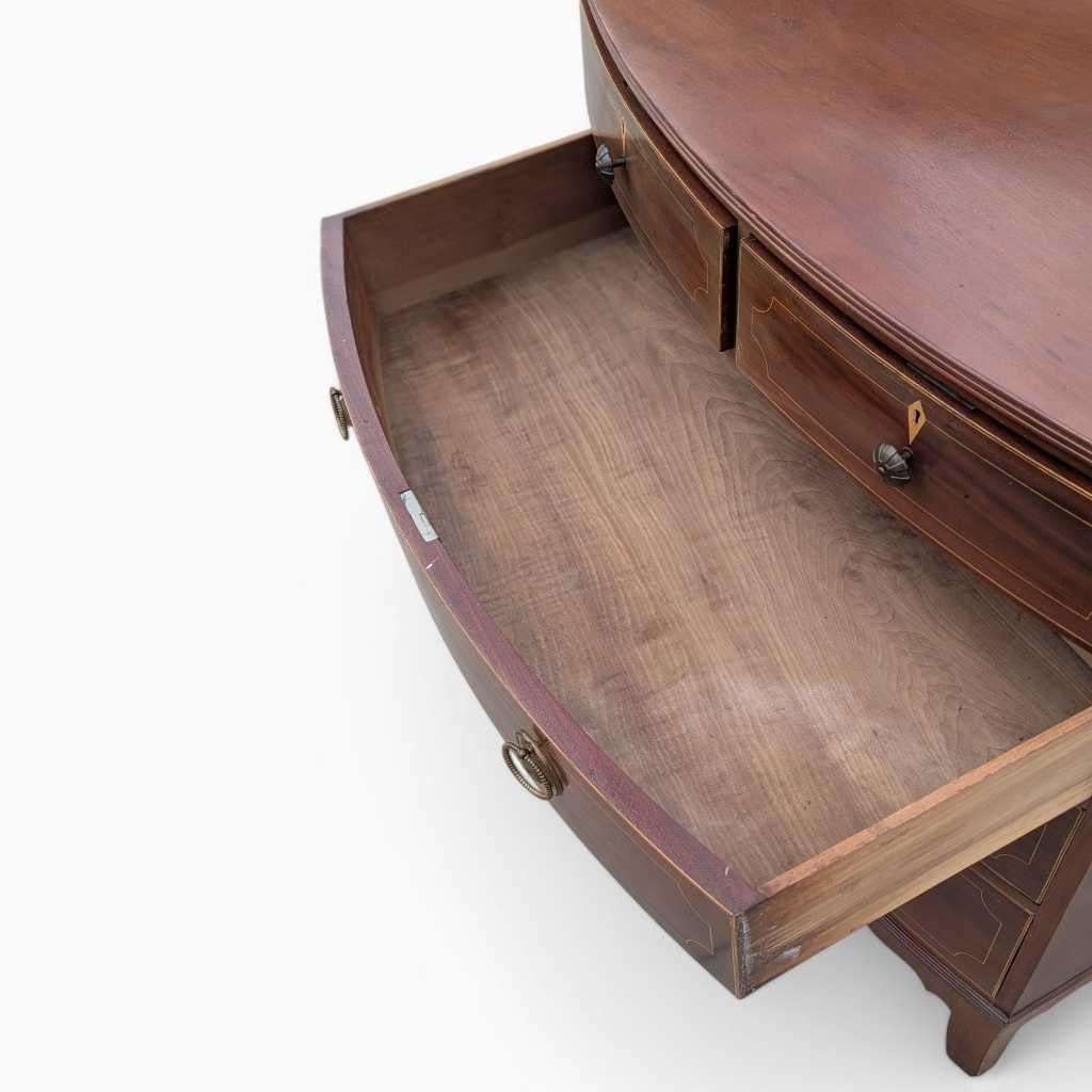 Commode ancienne à façade incurvée, commode, Wood, Mahogany, c.C. 1920 en vente 5