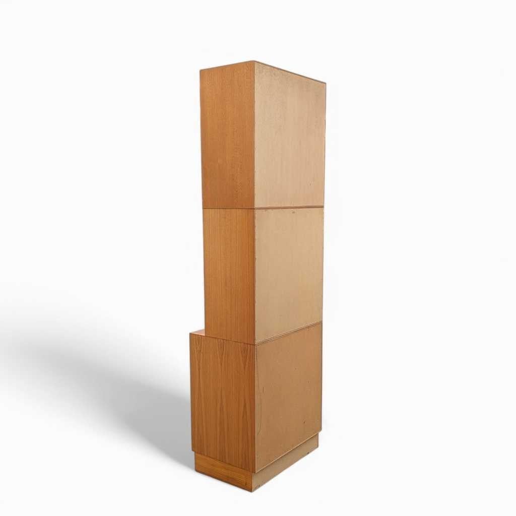 MCM Modular Upright Bookcase, Teak, Warm Finish, Denmark, c. 1960s For Sale 3